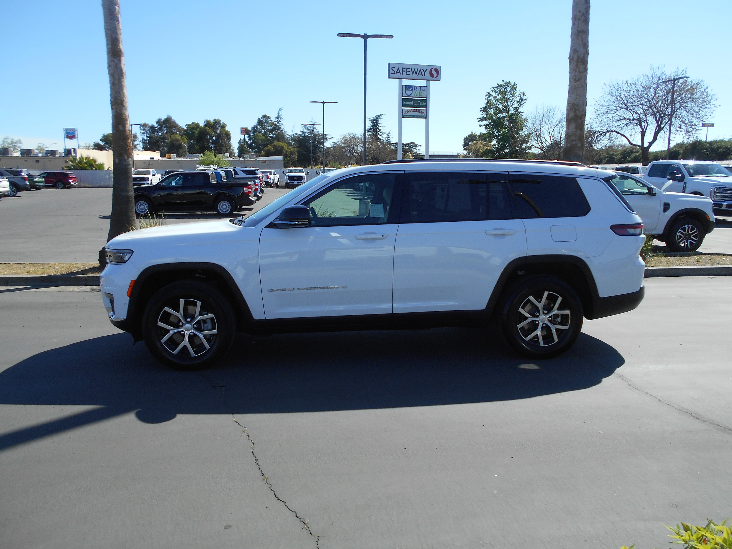 2024 Jeep Grand Cherokee L Leather photo 2