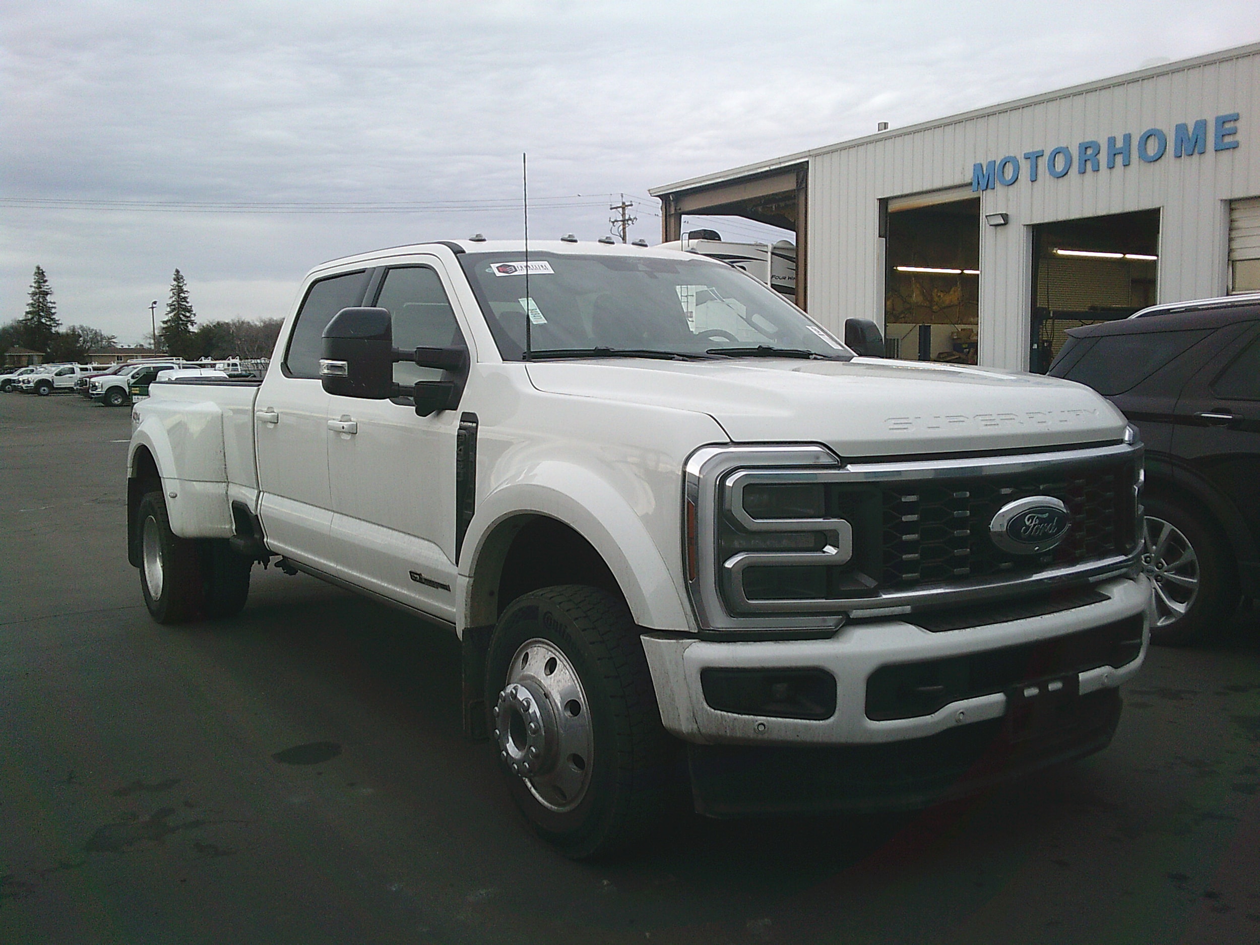 2025 Ford F-450 Leather photo 2