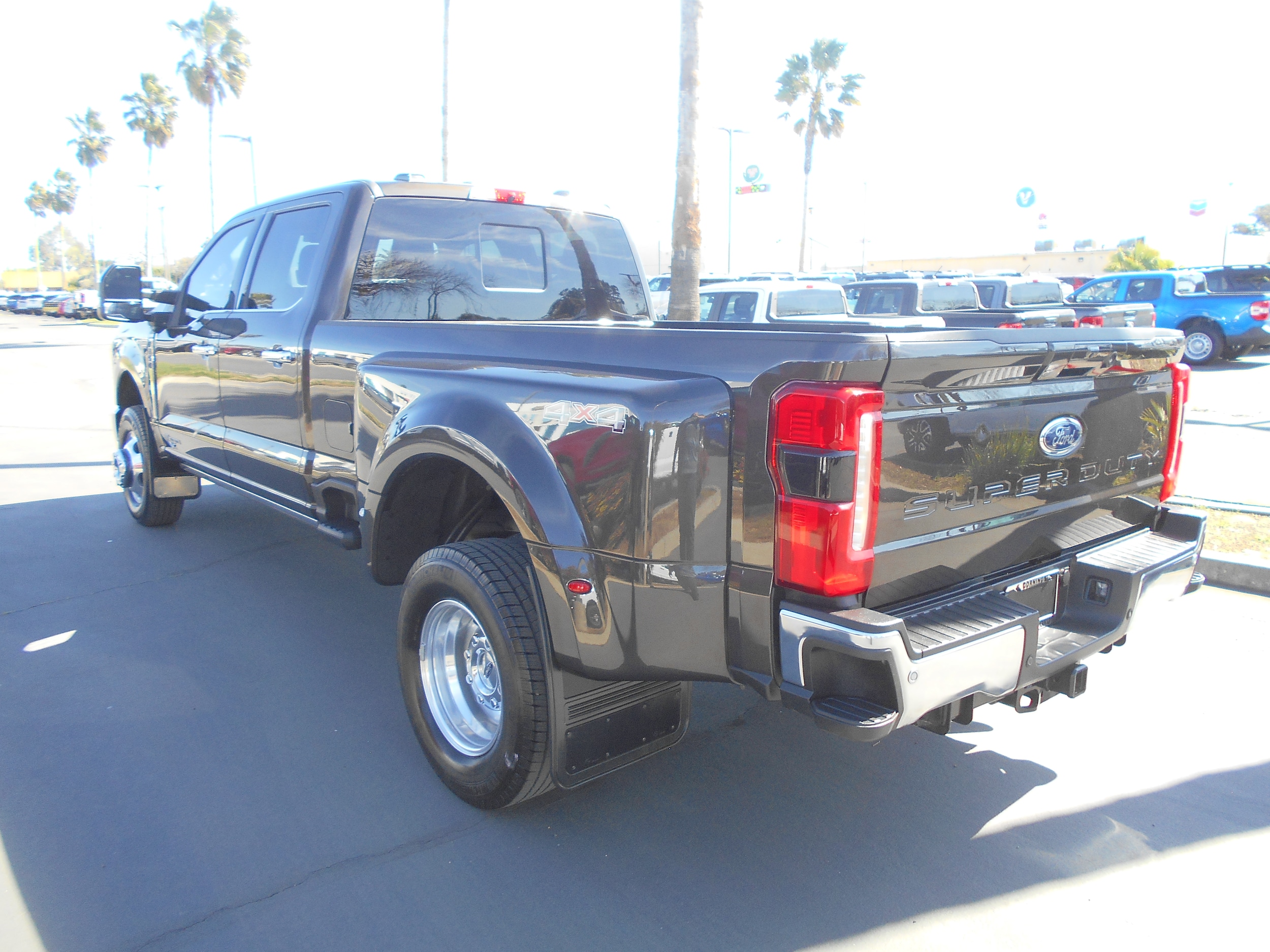 2025 Ford F-350 Lariat photo 2