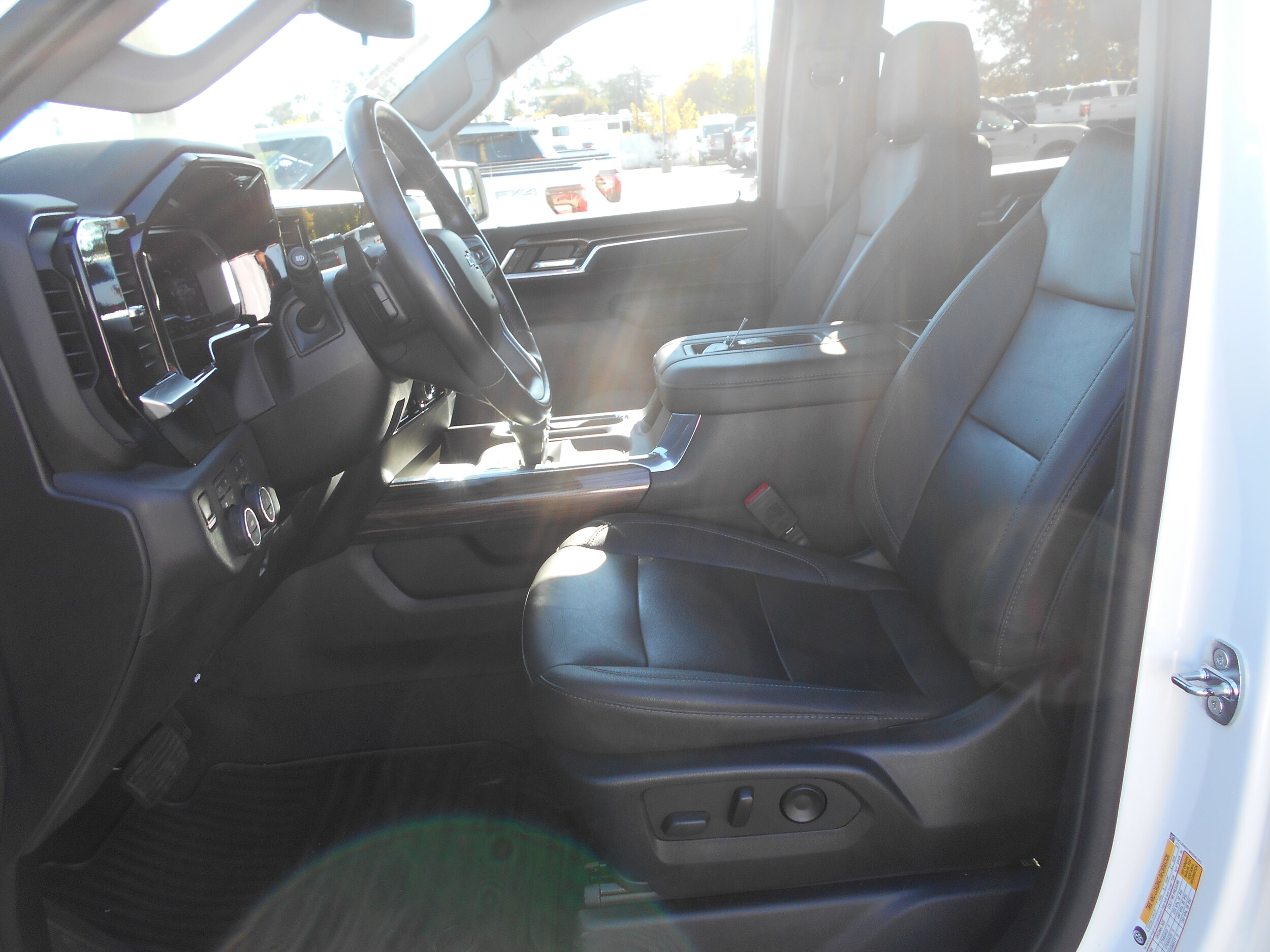 2022 Chevrolet Silverado 1500 photo 2