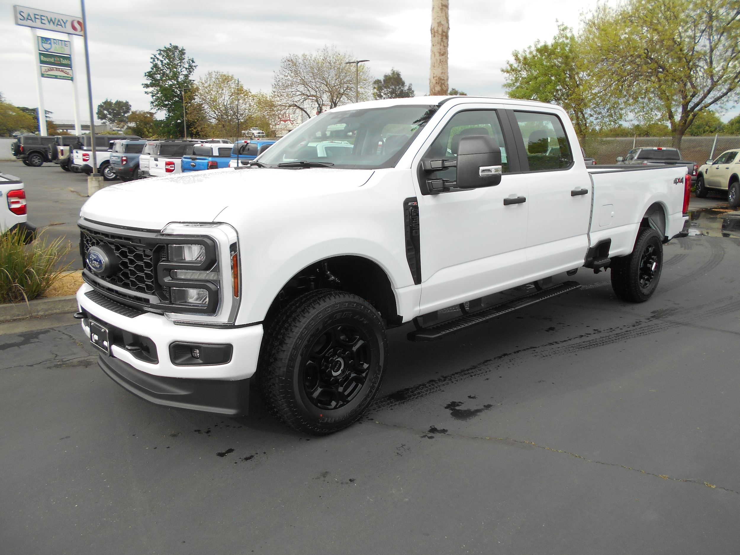 2026 Ford F-350 XL 4x4 Crew Cab 8' Box SRW's photo