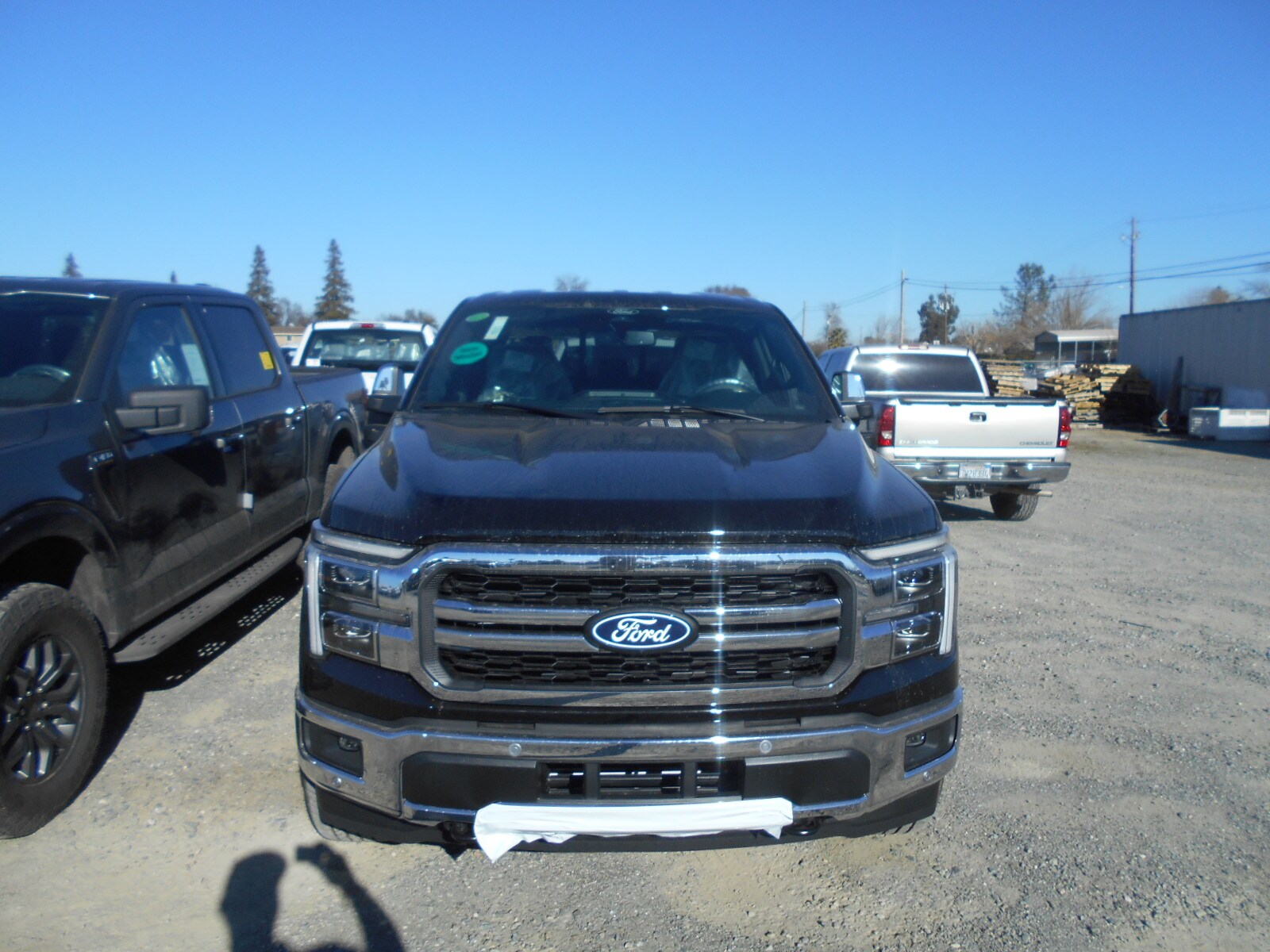 2025 Ford F-150 Lariat photo 2