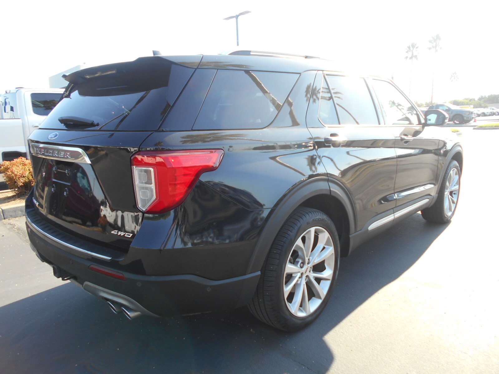 2022 Ford Explorer Platinum photo 3