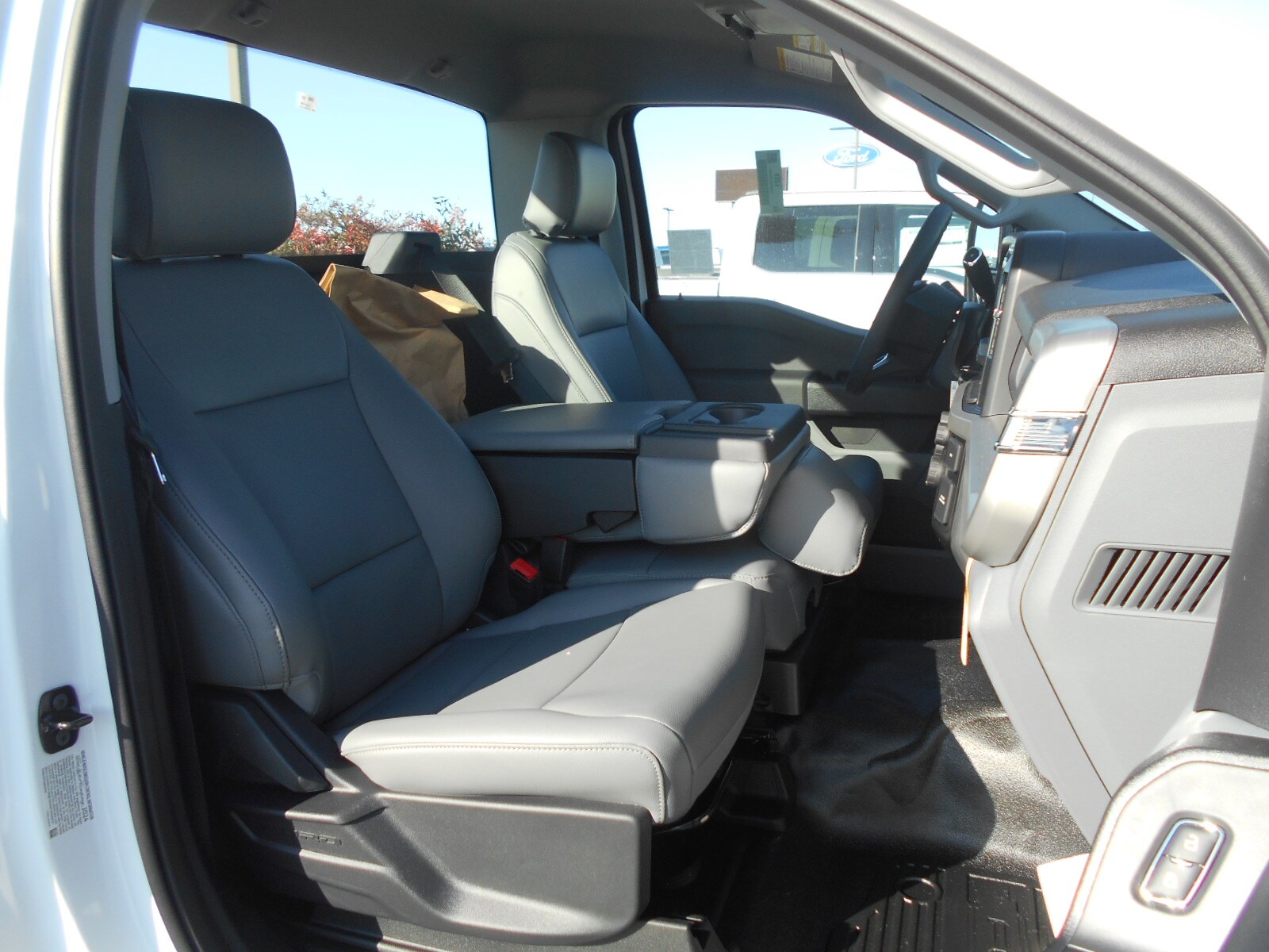 2024 Ford F-600 photo 4