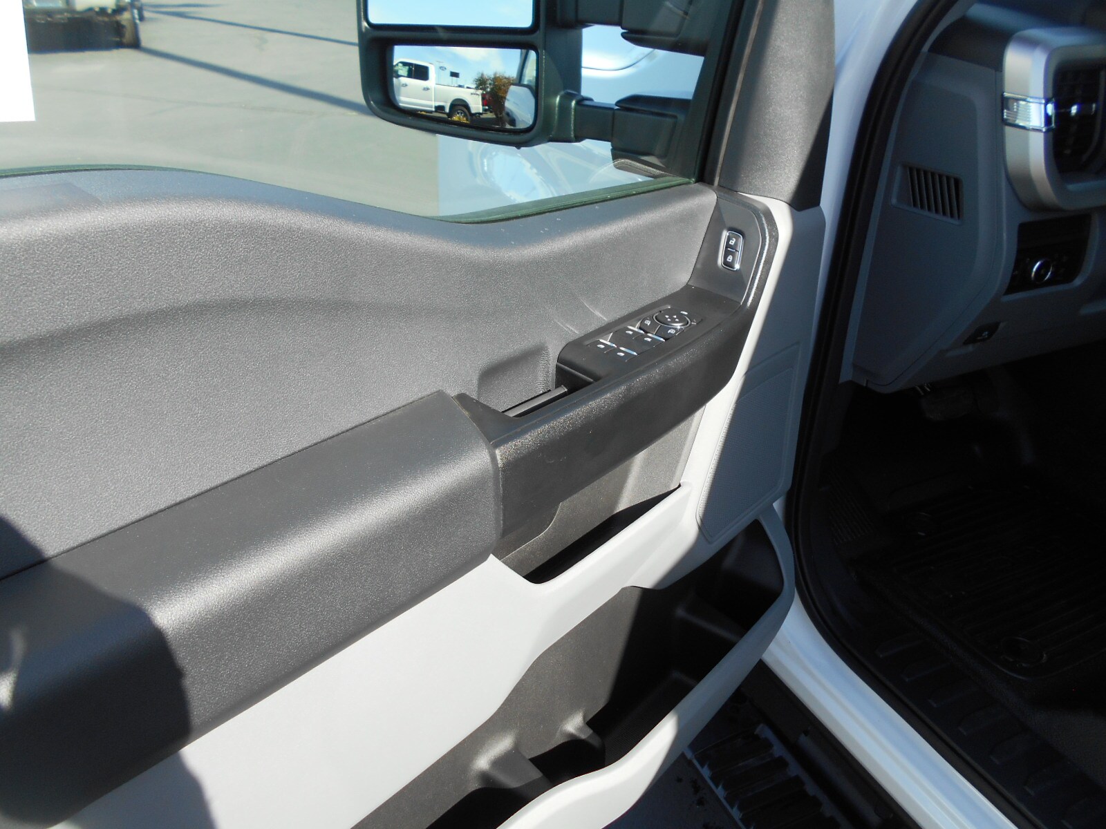2025 Ford F-350 XL photo 4