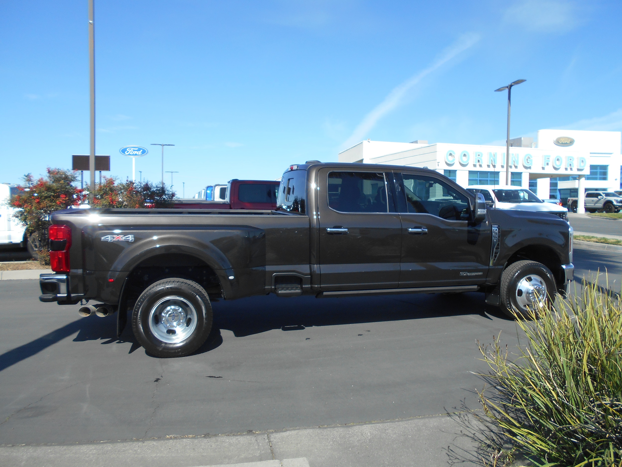 2025 Ford F-350 Lariat photo 3