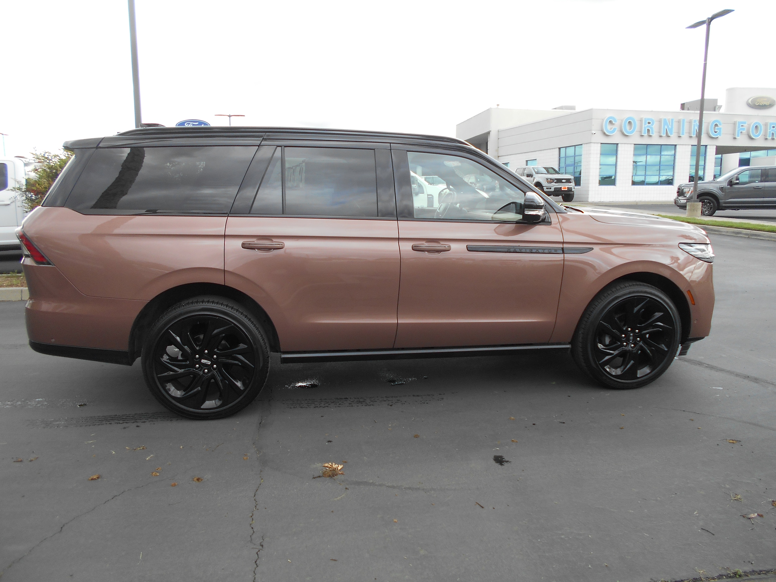 2025 Lincoln Navigator Black Label photo 5