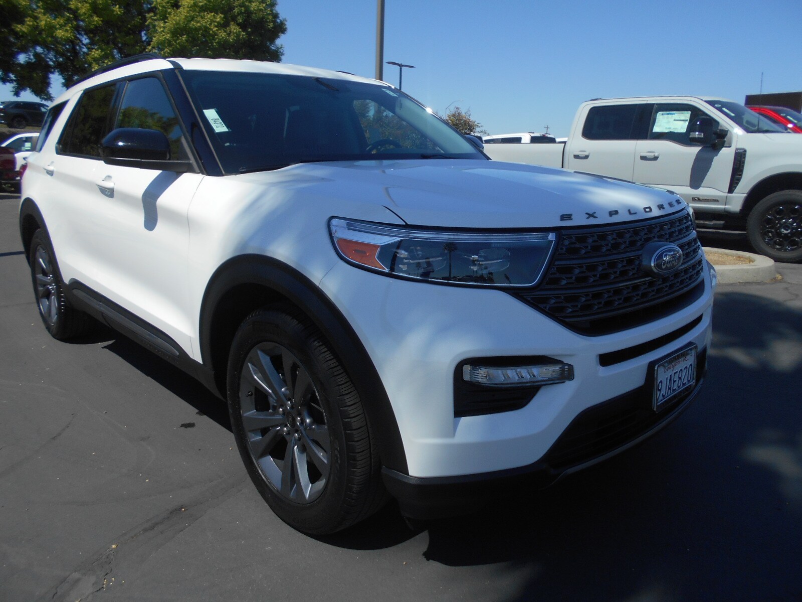 2023 Ford Explorer XLT photo 2
