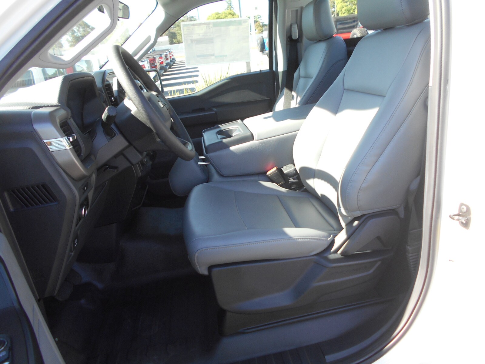 2025 Ford F-150 XL photo 4
