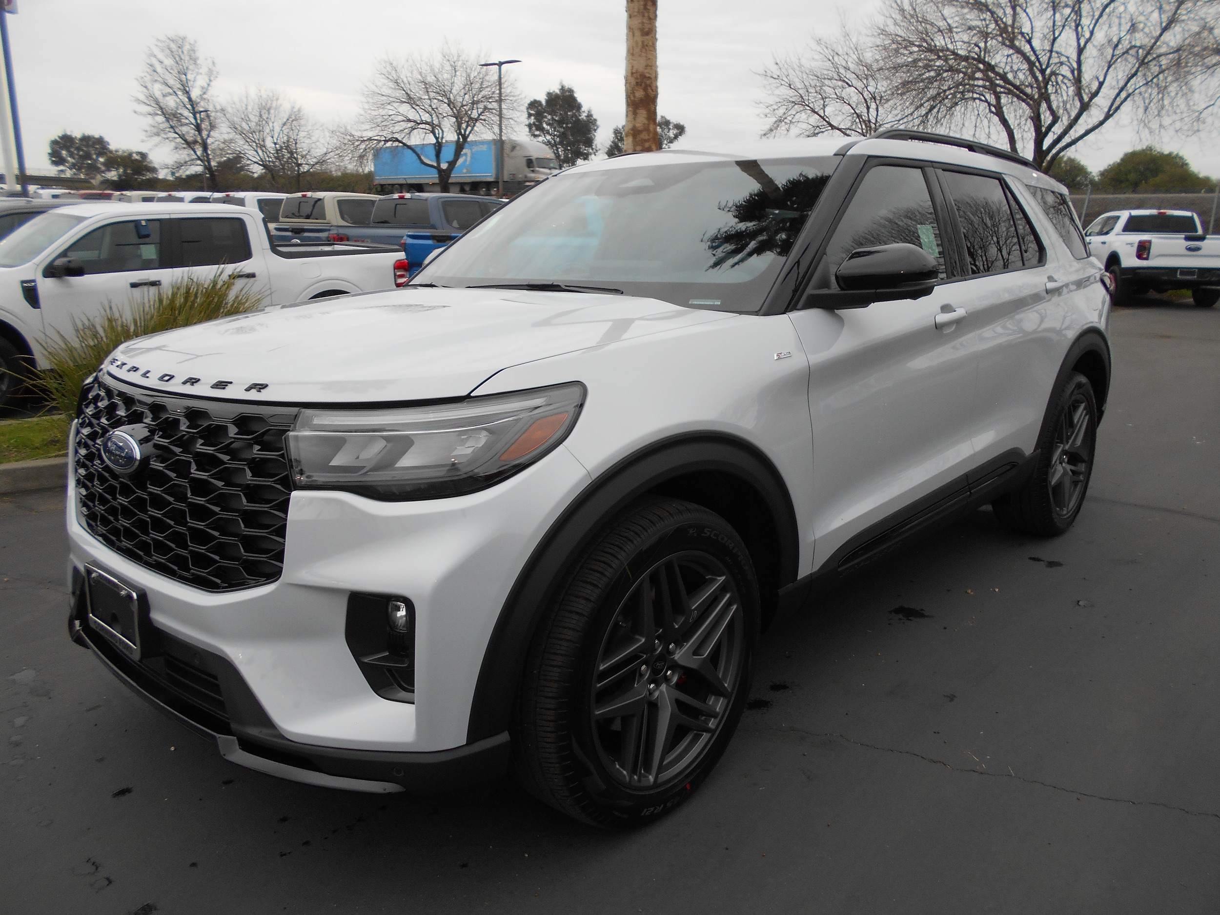 2026 Ford Explorer ST-LINE's photo