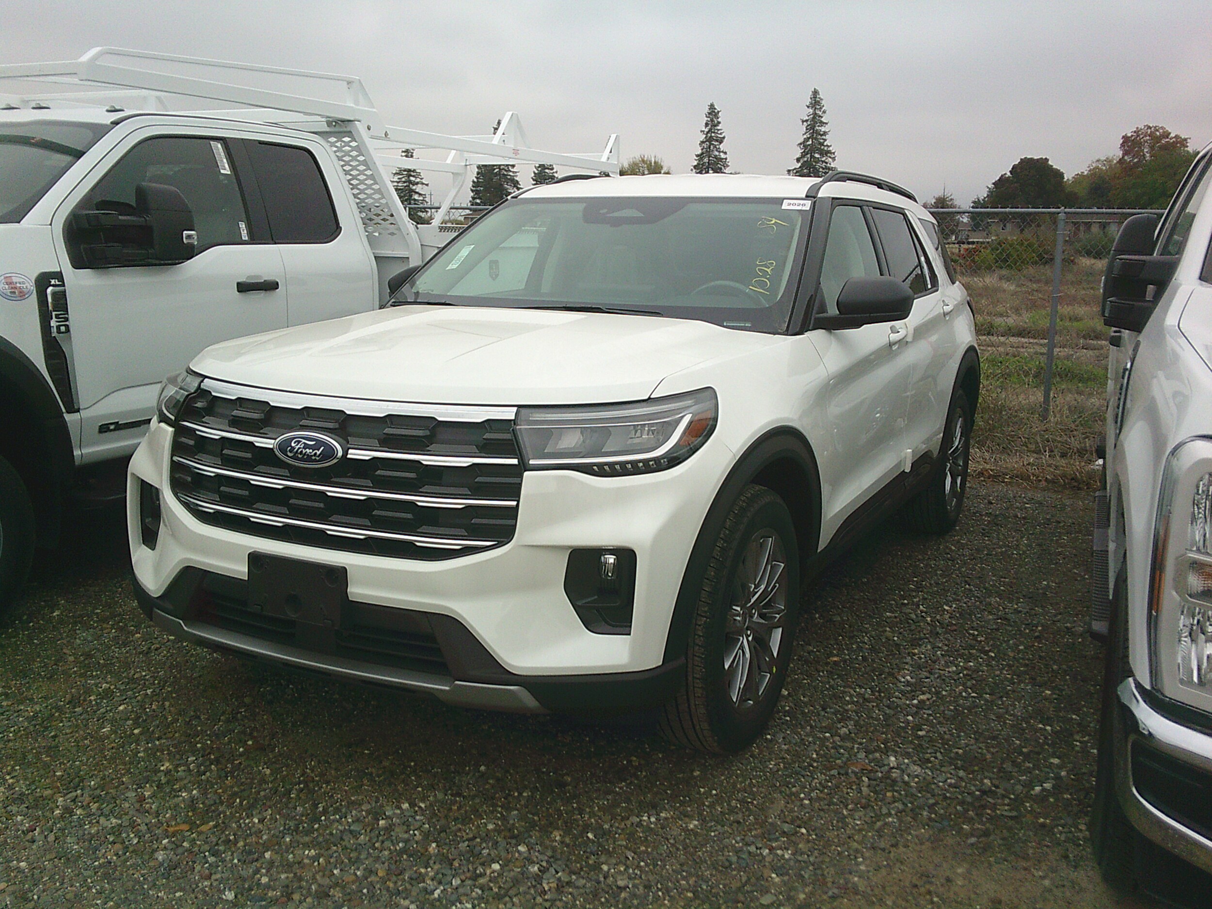 2026 Ford Explorer photo 3