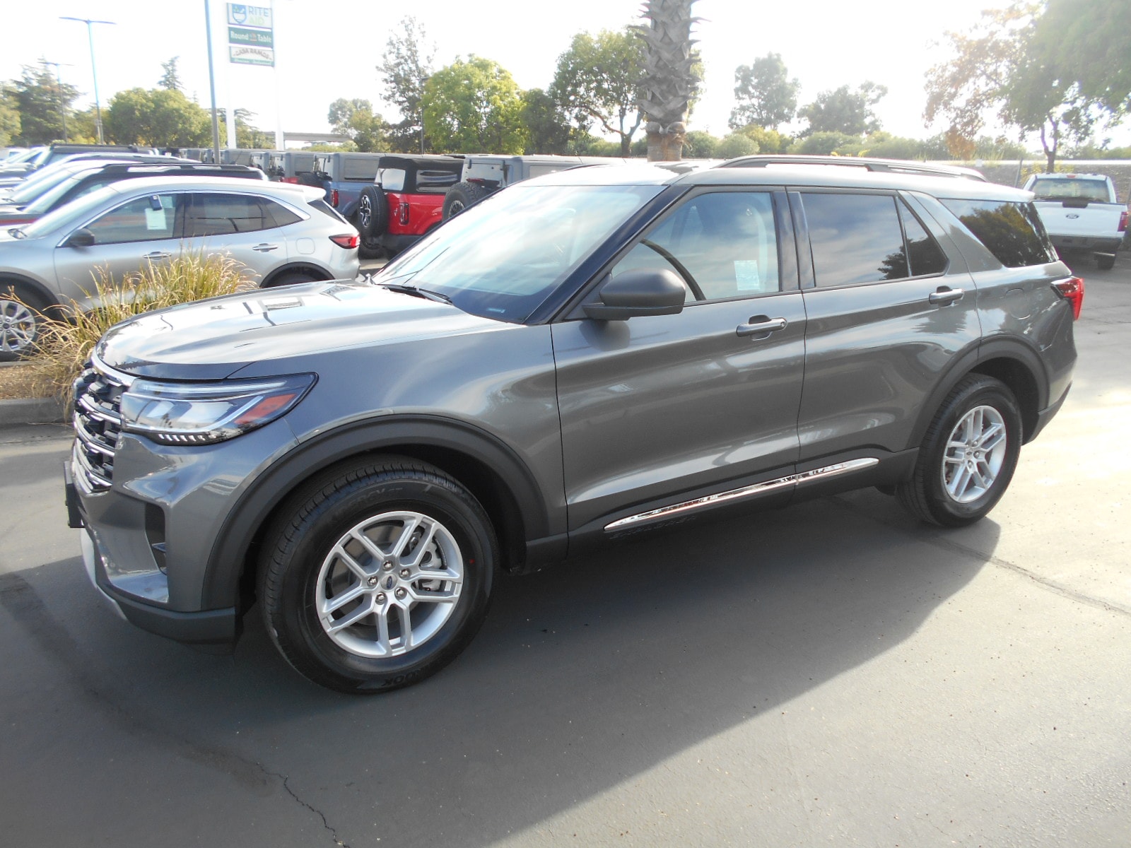 2025 Ford Explorer SUV 