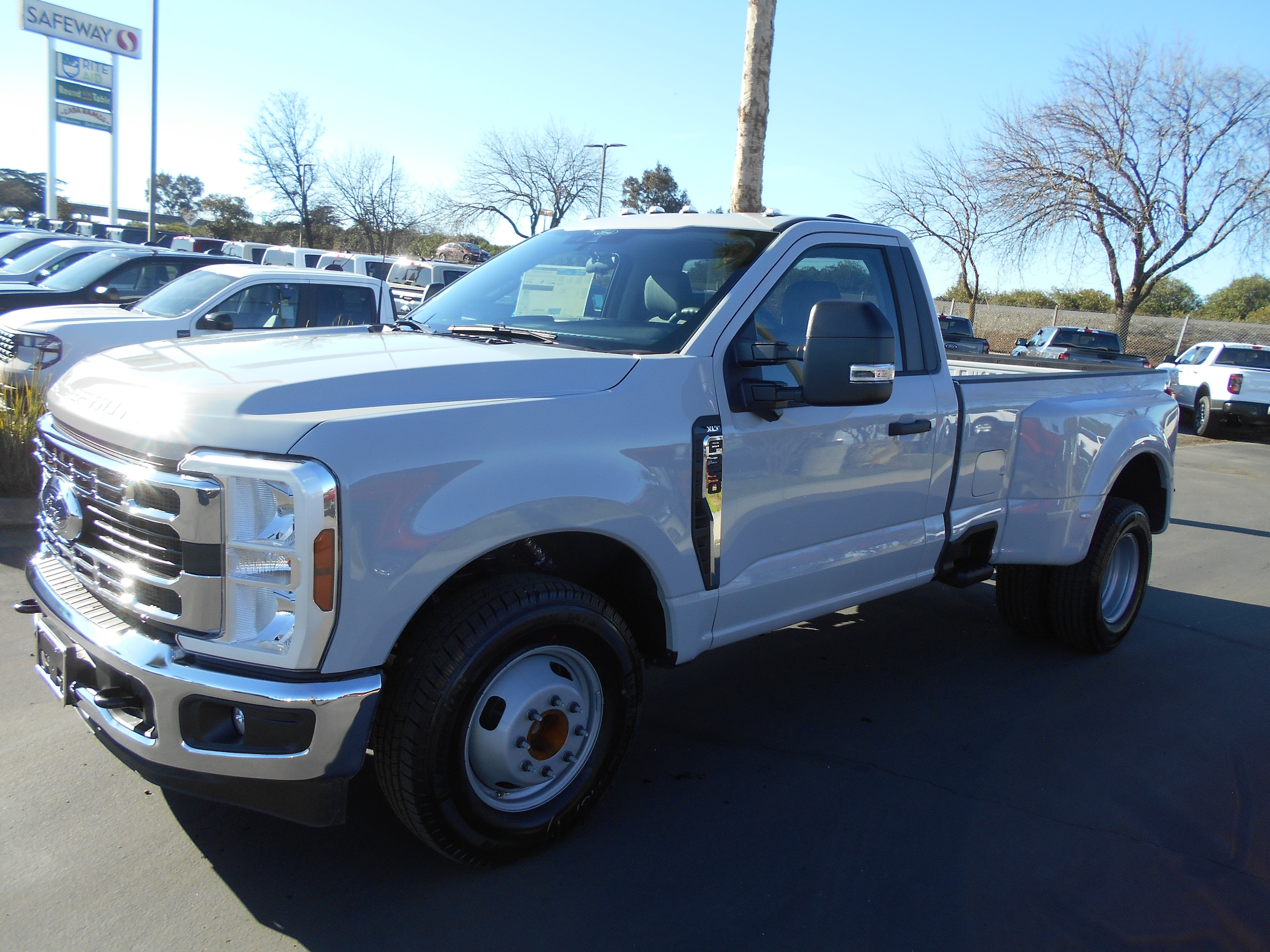 2026 Ford F-350 Super Duty XL's photo