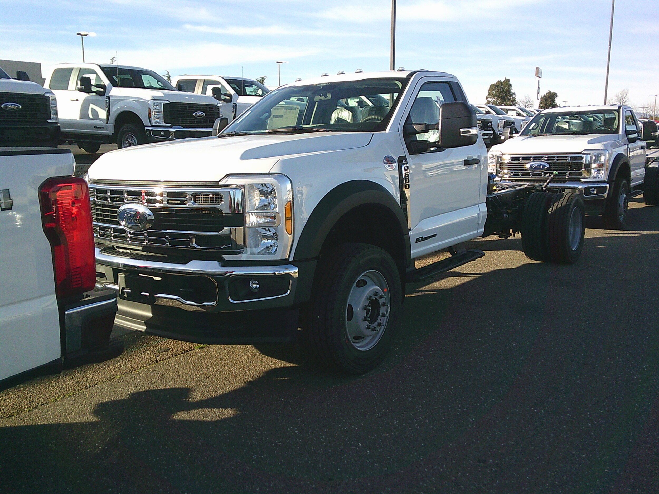 2024 Ford F-600 photo 3