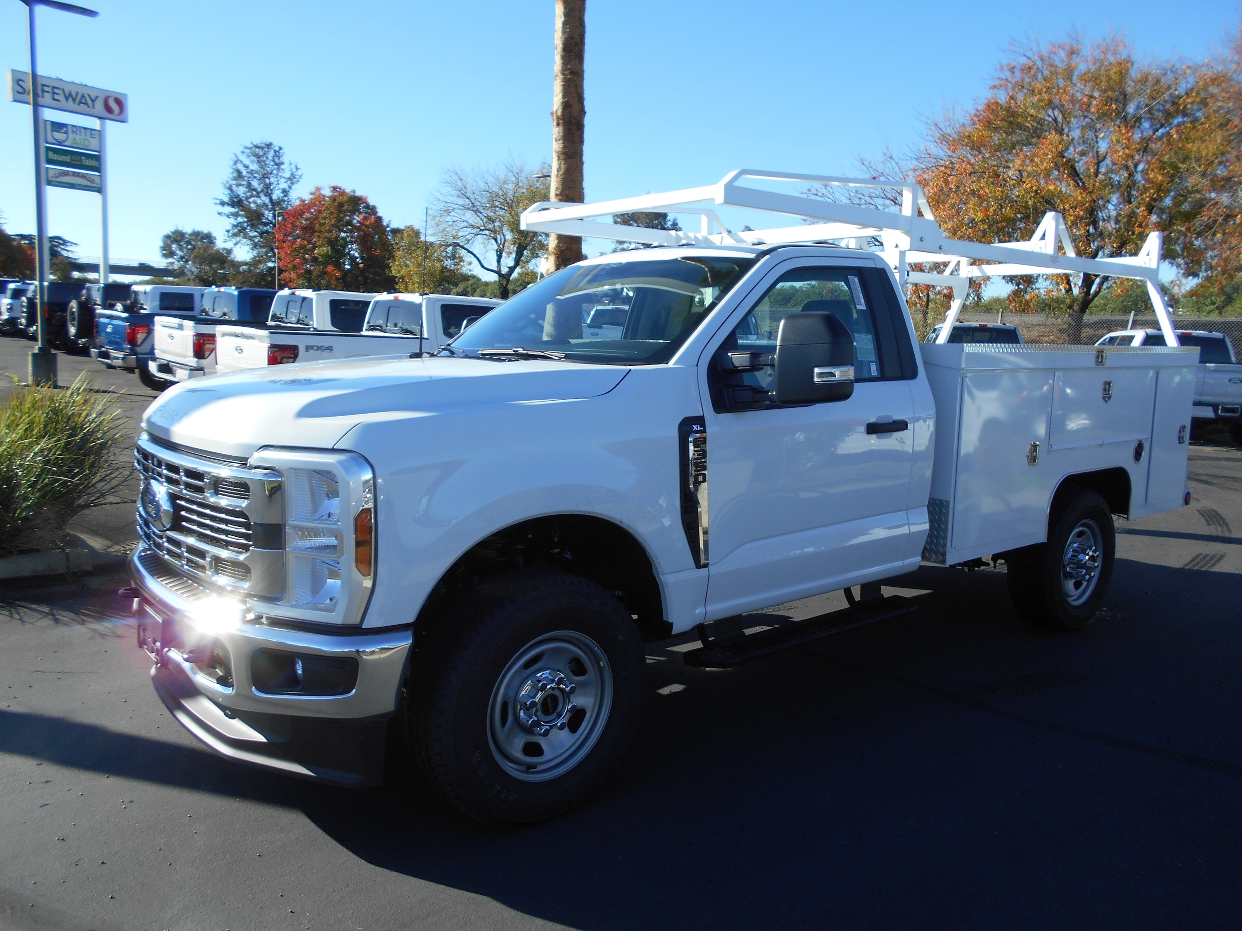 2026 Ford F-350 Super Duty Chassis Cab XL's photo
