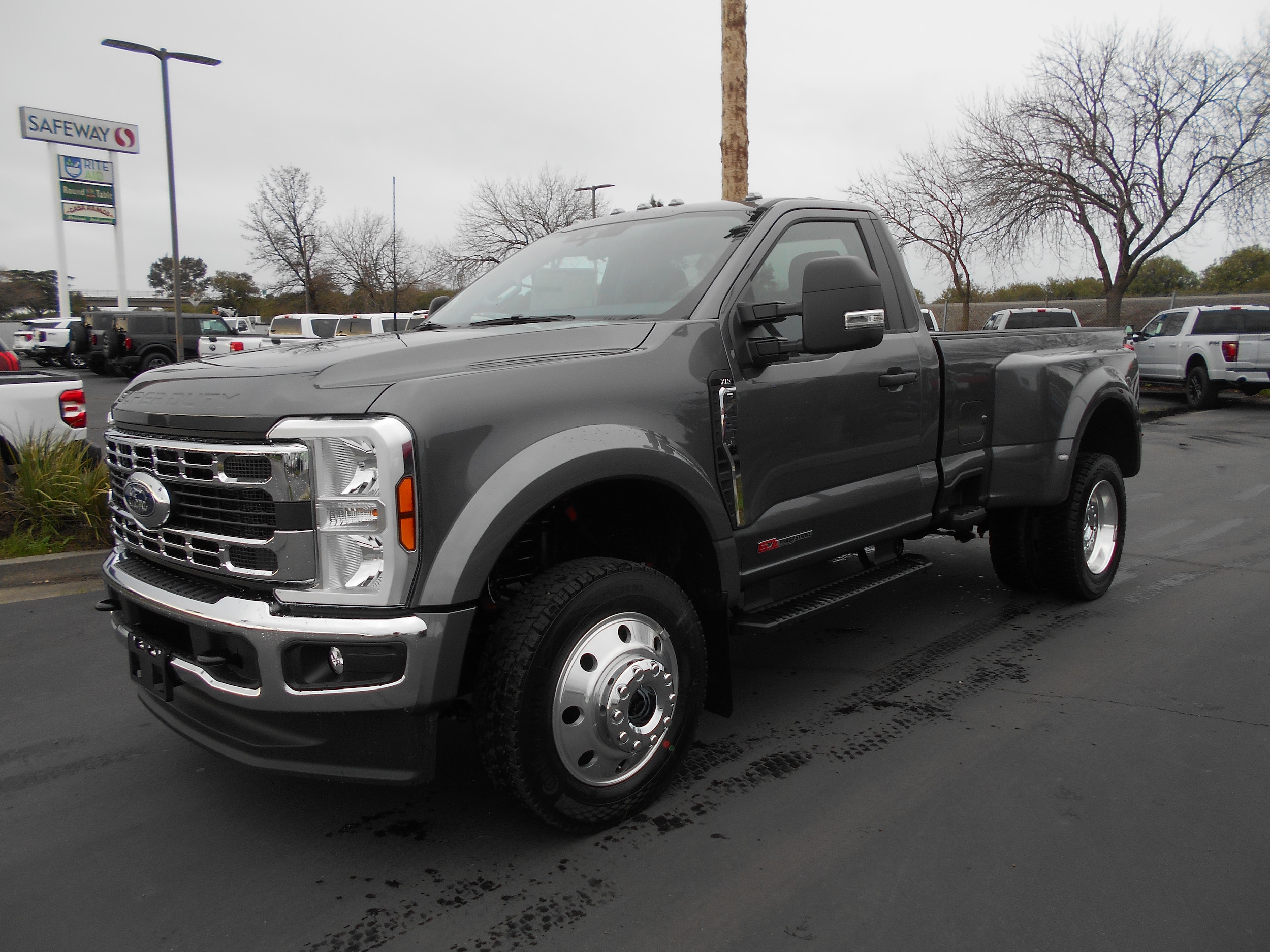 2026 Ford F-450 Super Duty XLT's photo