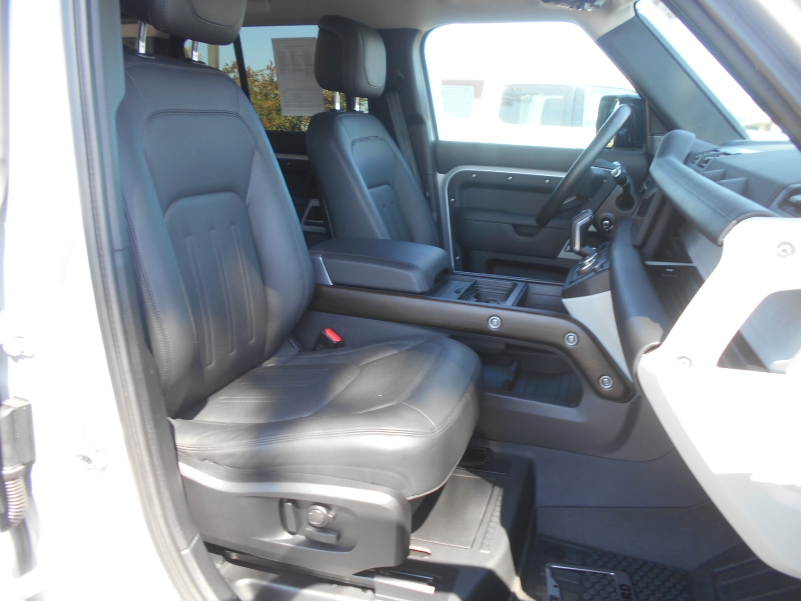 2020 Land Rover Defender Leather photo 6