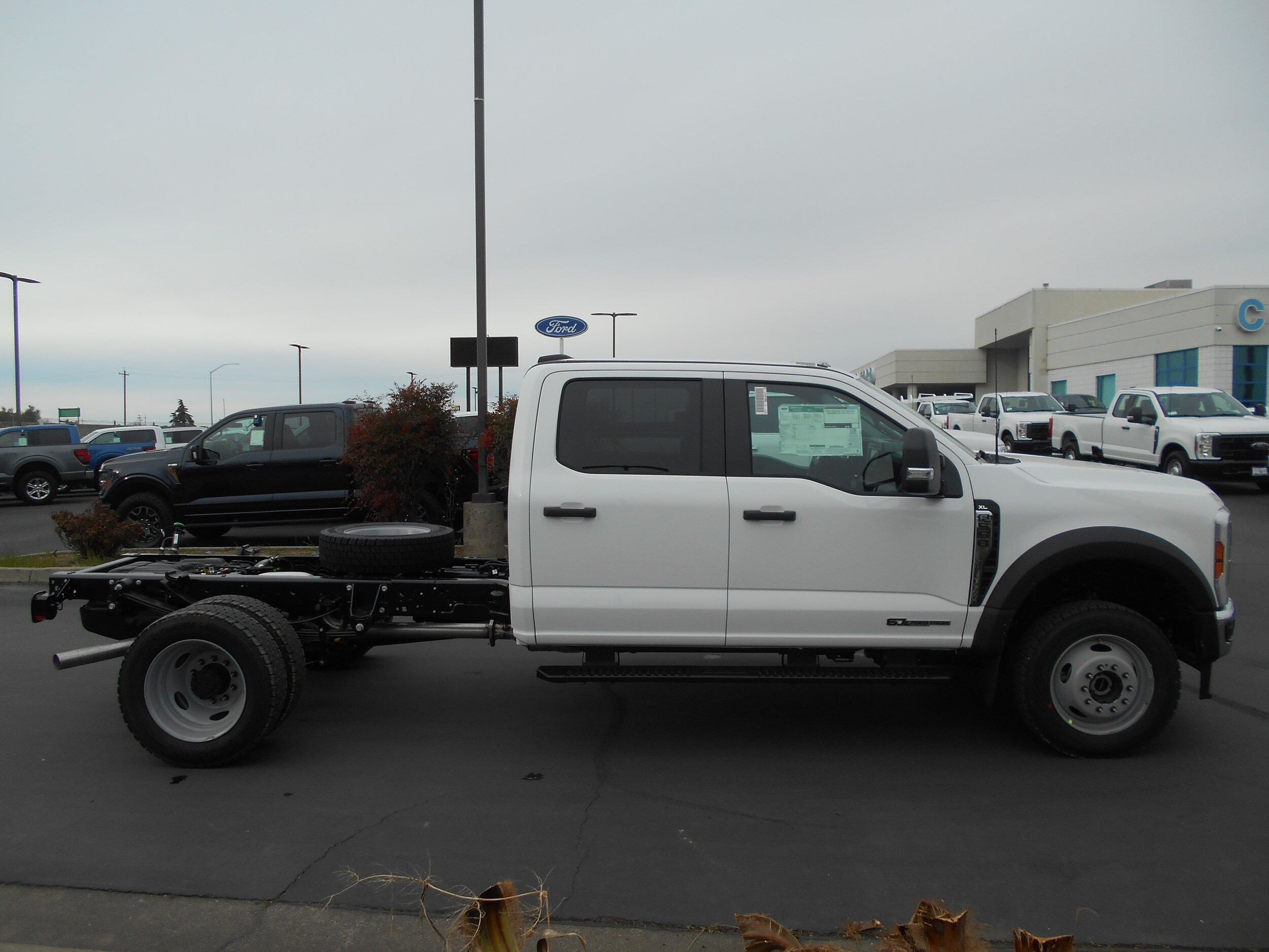 2025 Ford F-550 XL photo 2