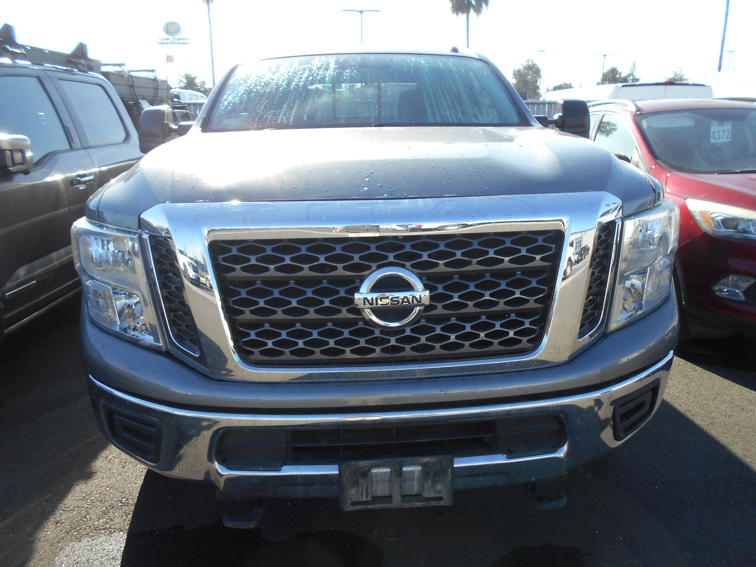 2017 Nissan Titan photo 2