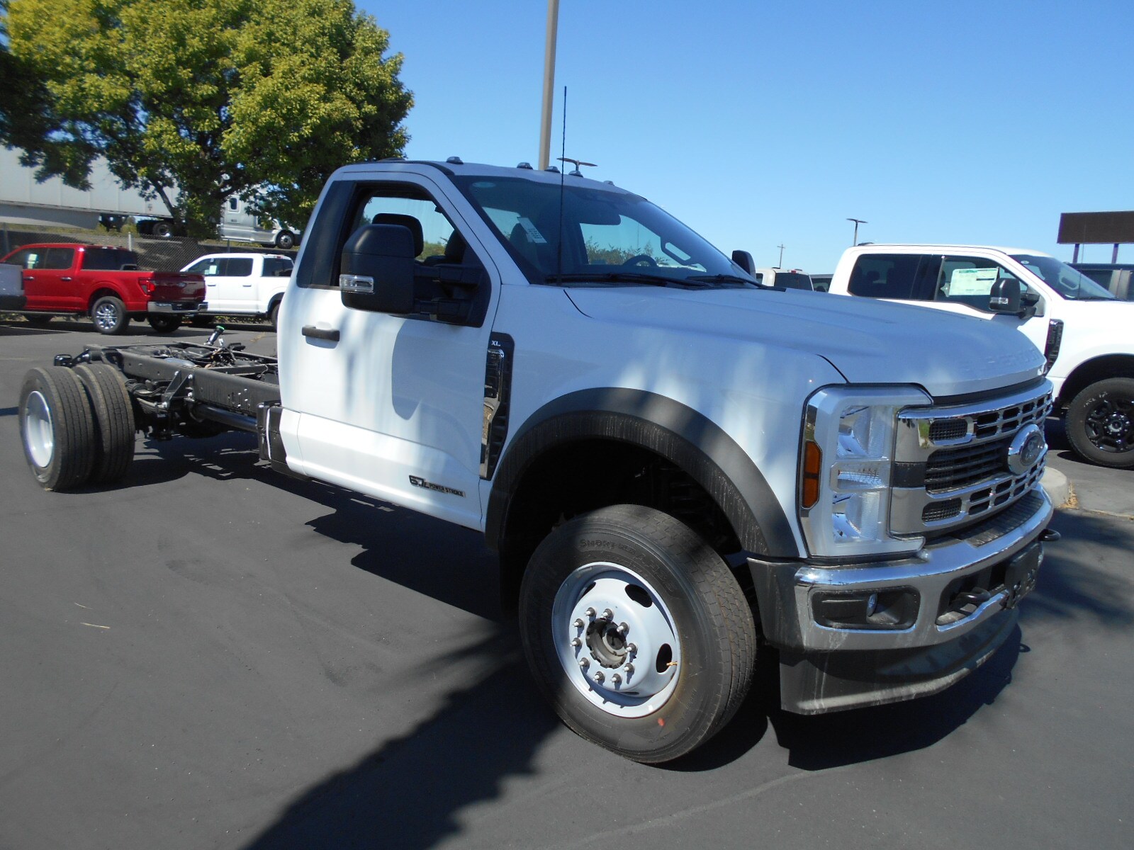 2024 Ford F-600 photo 2