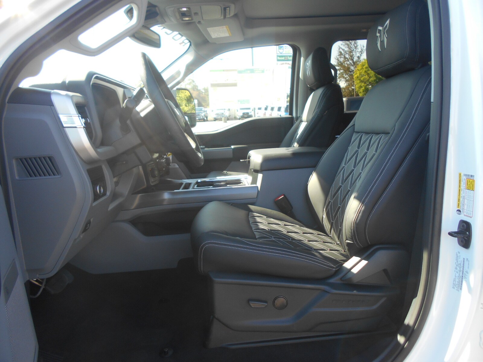 2025 Ford F-250 XLT photo 2