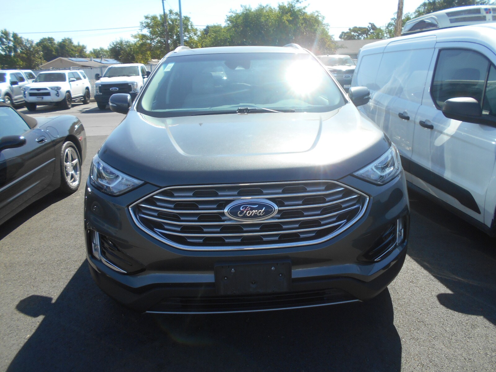 2019 Ford Edge Titanium photo 2