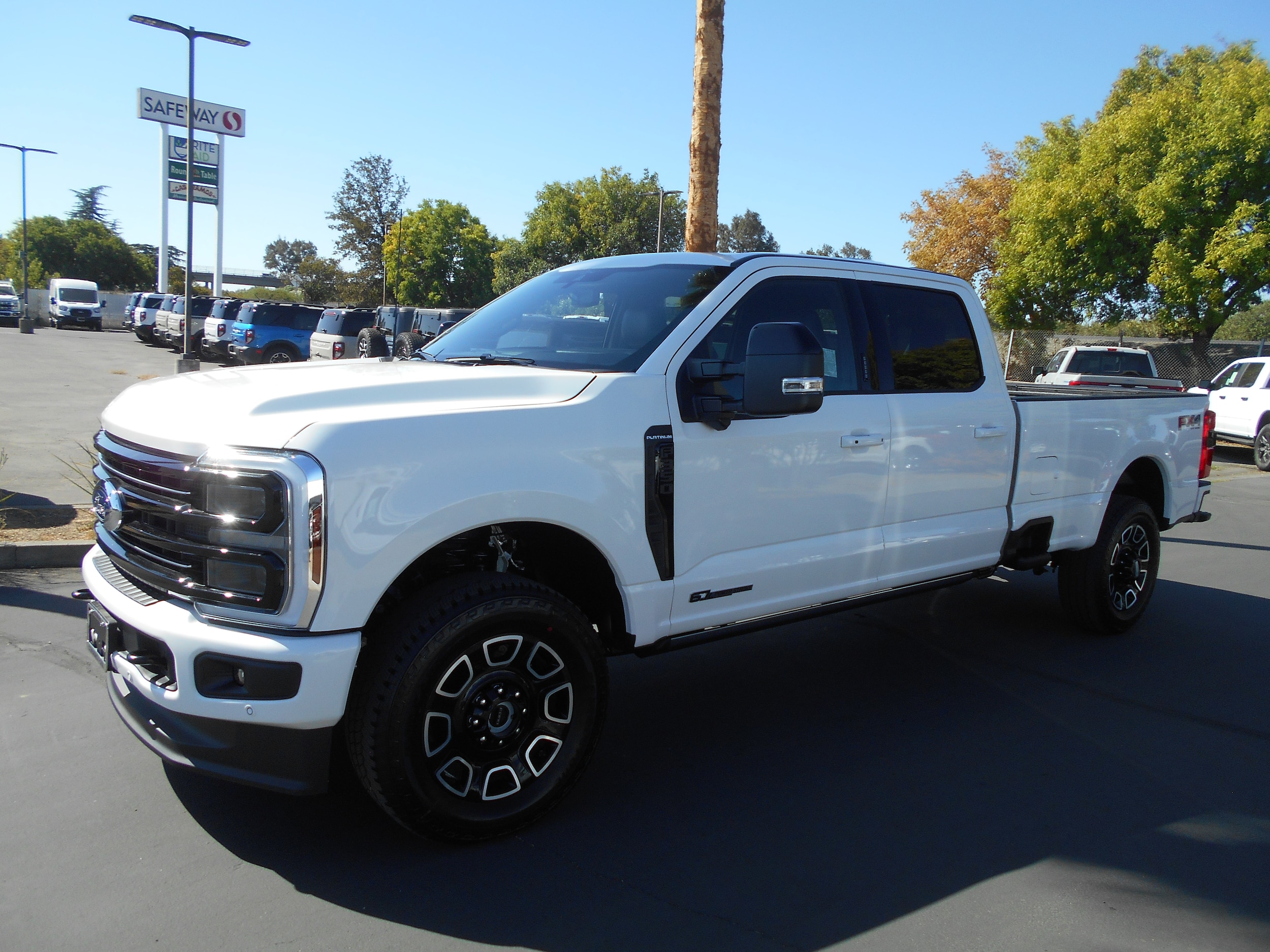 2026 Ford F-350 Super Duty Platinum's photo