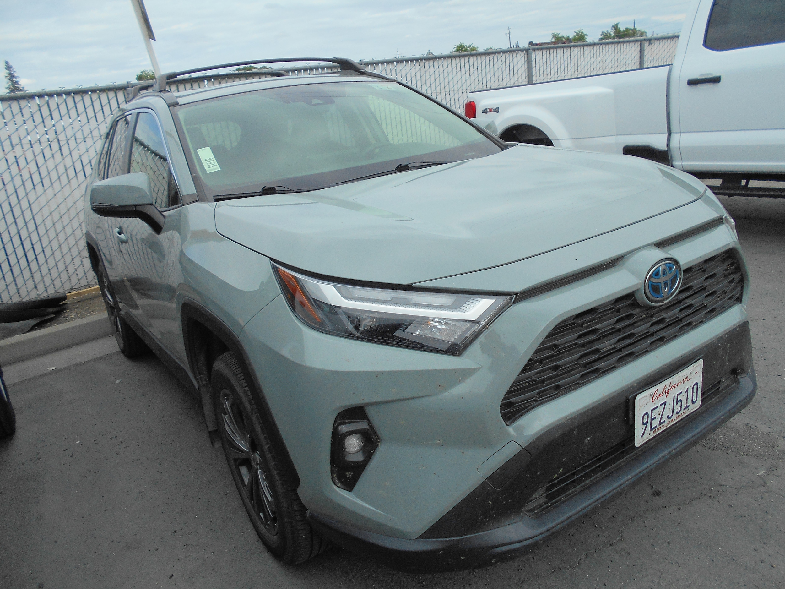2023 Toyota RAV4 Hybrid Leather photo 3