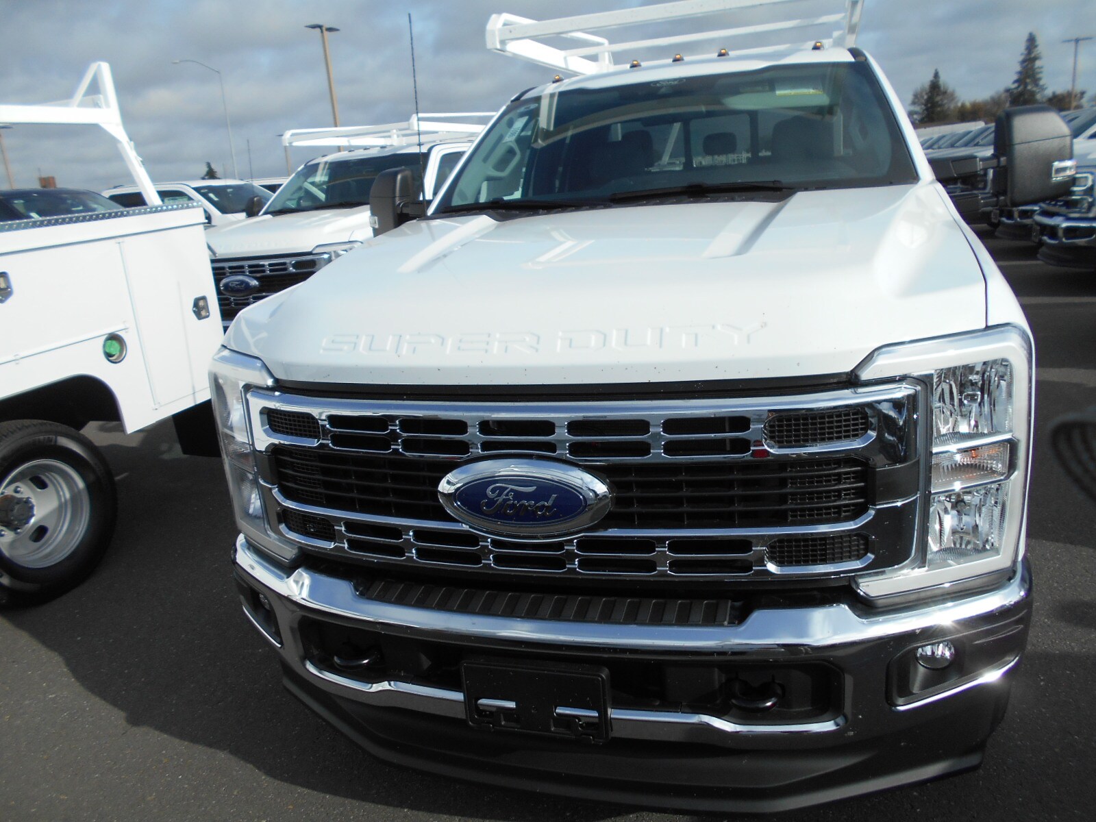2025 Ford F-350 photo 2