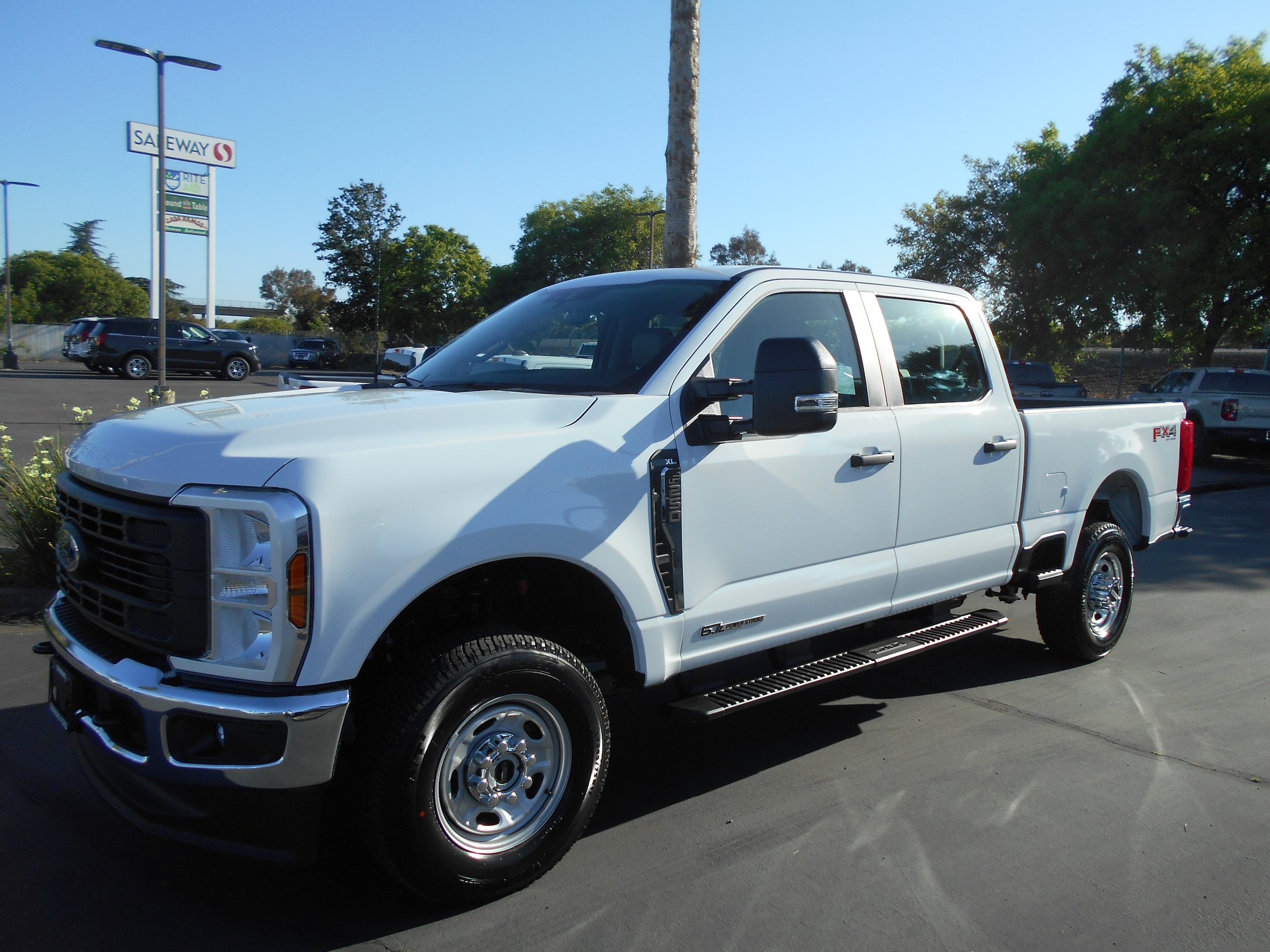 2026 Ford F-250 XL 4x4 Crew Cab 6-3/4' Box's photo