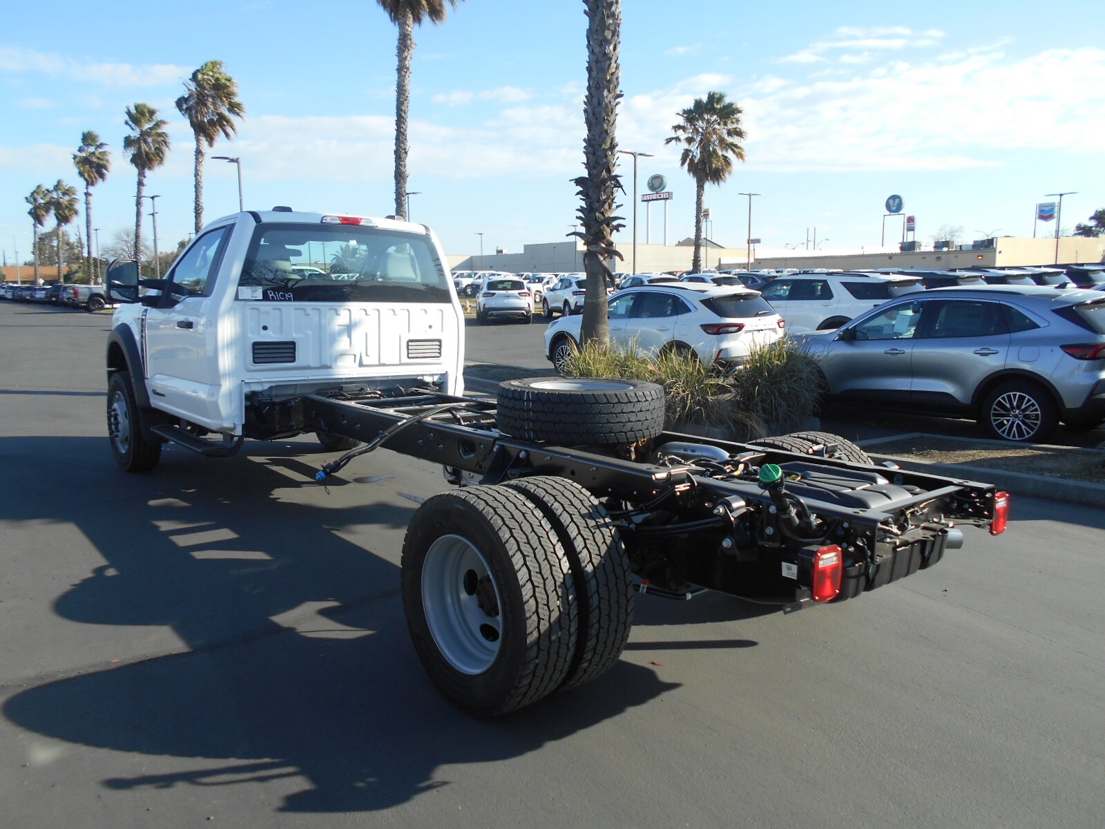2024 Ford F-600 photo 3
