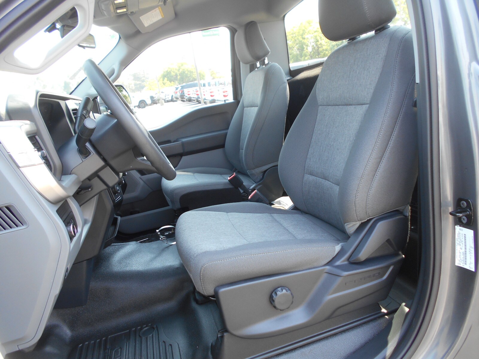 2025 Ford F-600 photo 2
