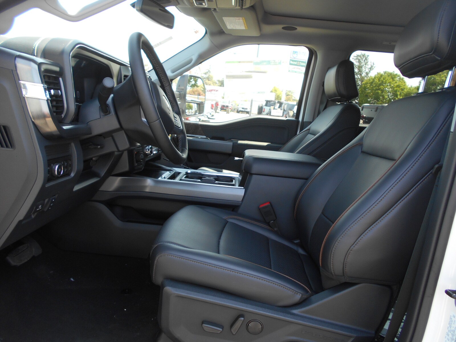 2025 Ford F-250 Lariat photo 4