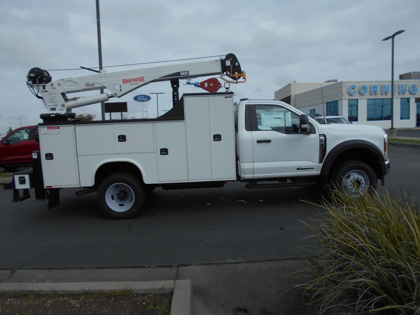 2024 Ford F-600 photo 2