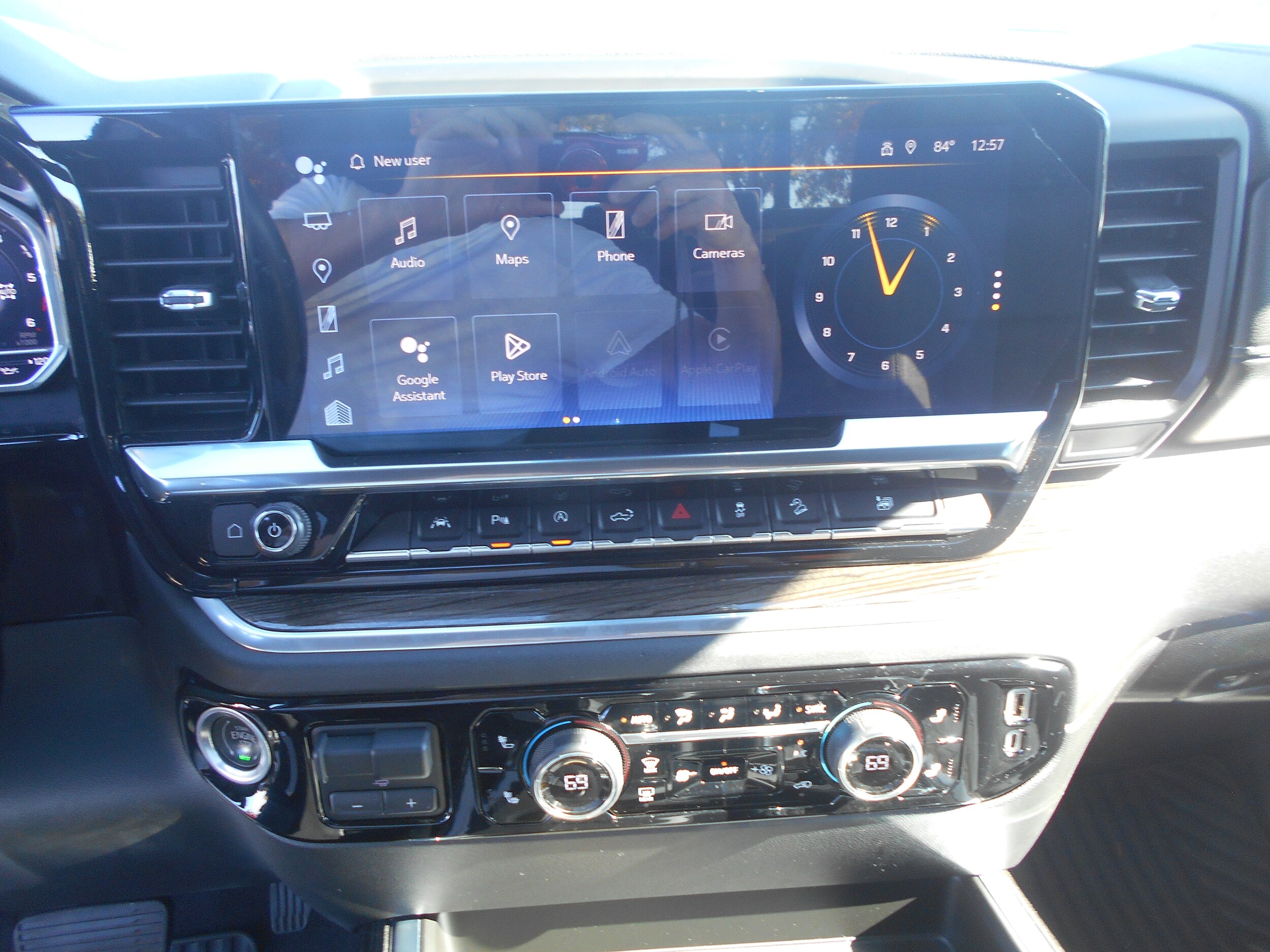 2022 Chevrolet Silverado 1500 photo 3