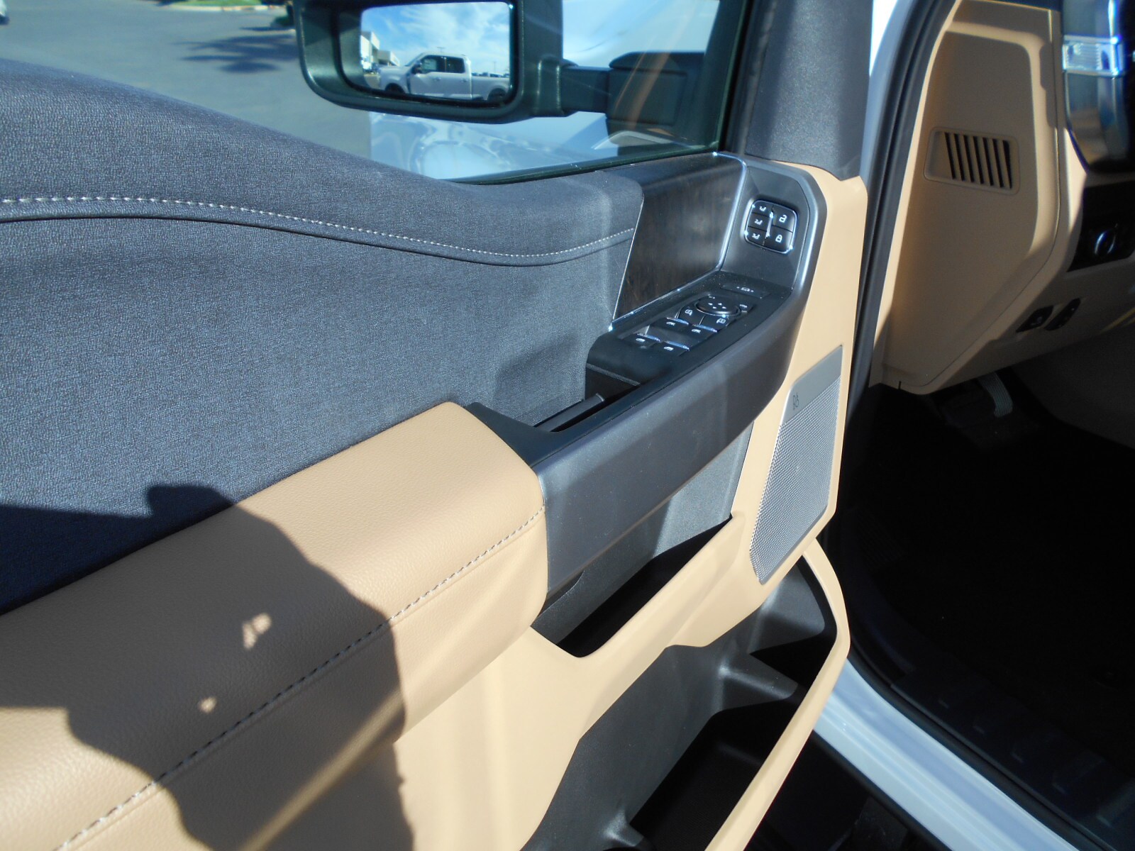 2025 Ford F-350 photo 4