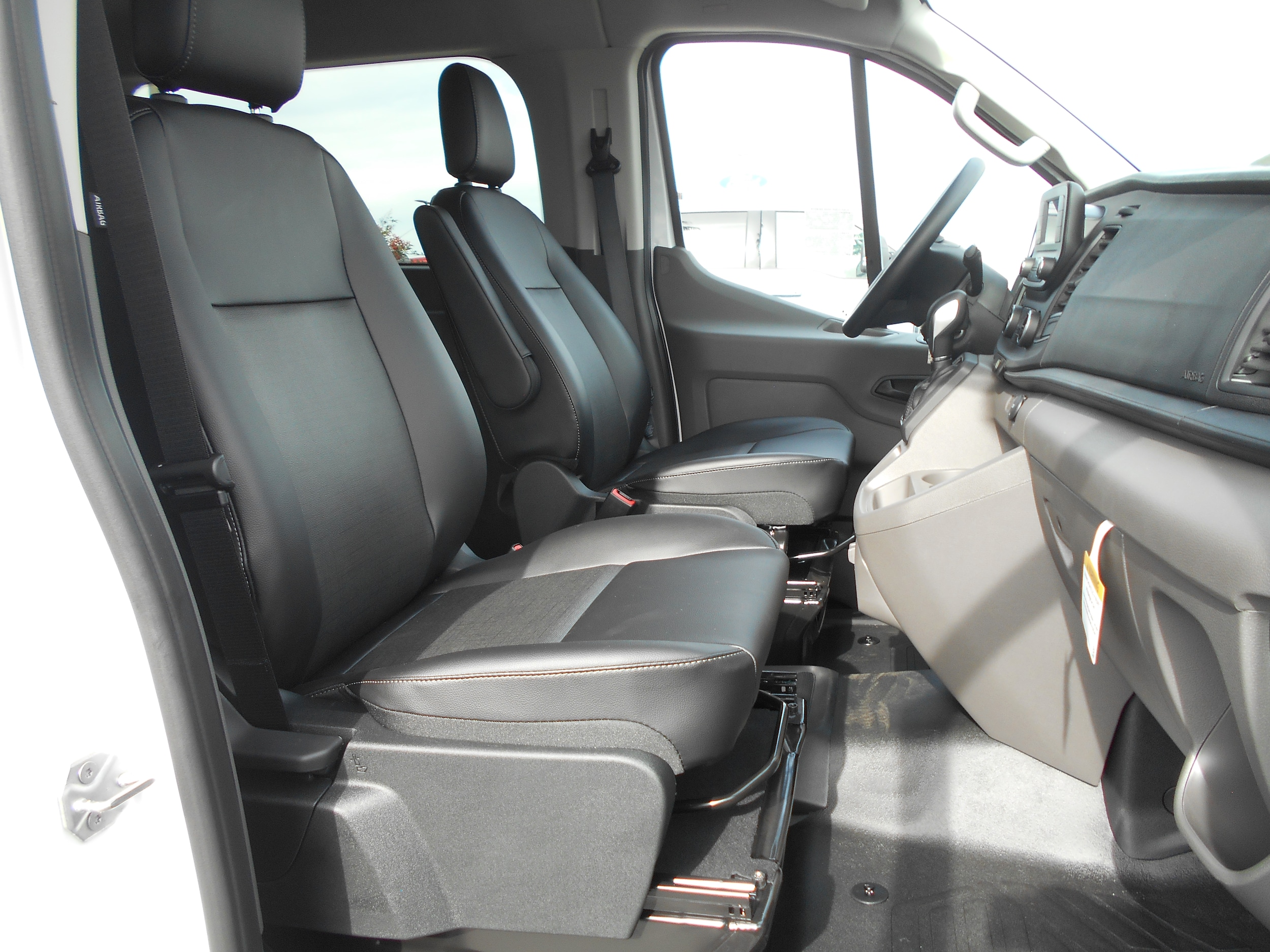 2025 Ford Transit Passenger Van XL - Photo 6