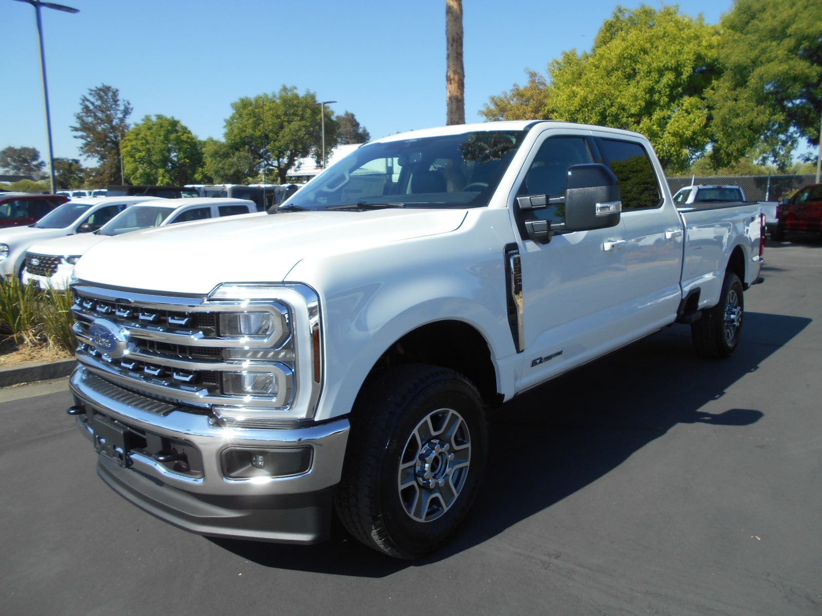 2025 Ford F-350 Super Duty Lariat's photo