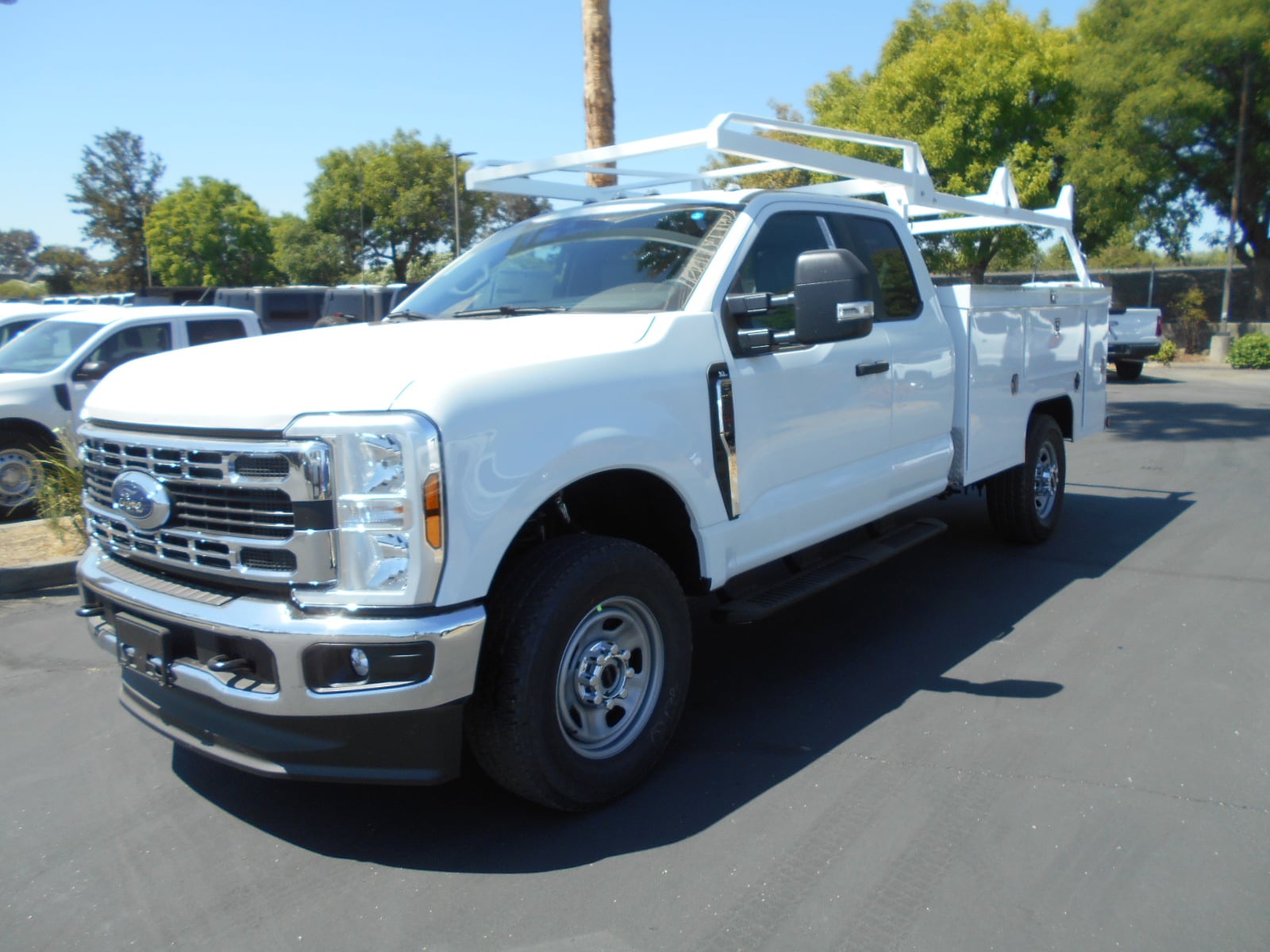 2025 Ford F-350 Super Duty Chassis Cab XL's photo