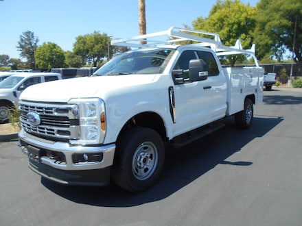 2025 Ford F-350 Chassis Truck Super Cab