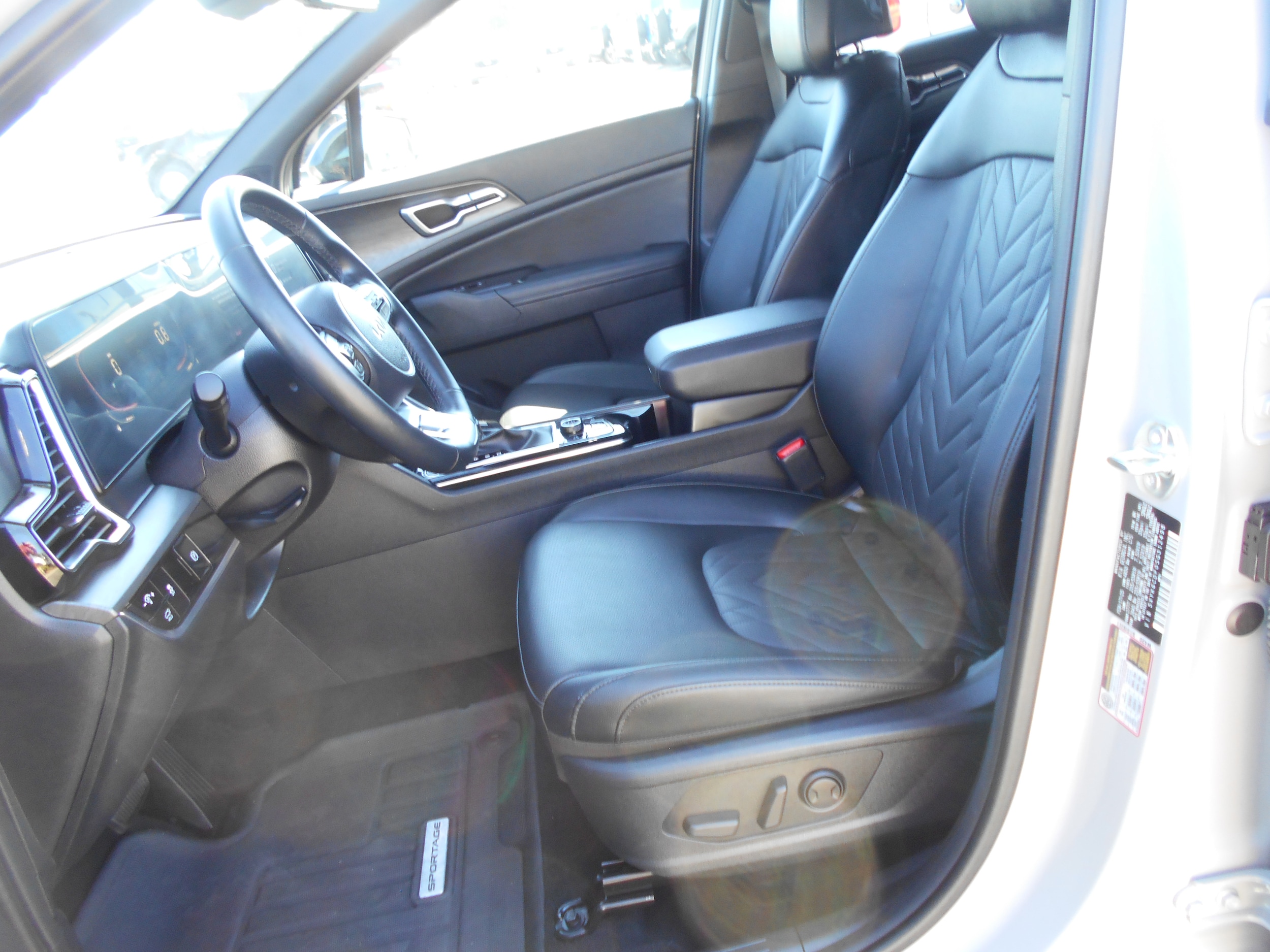 2025 Kia Sportage photo 2