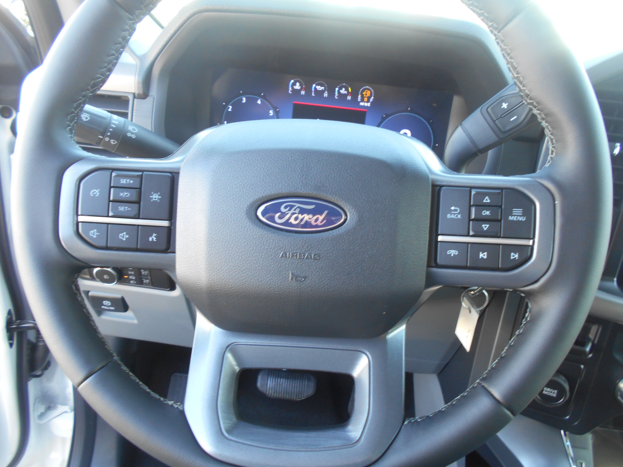 2025 Ford F-150 XLT photo 4