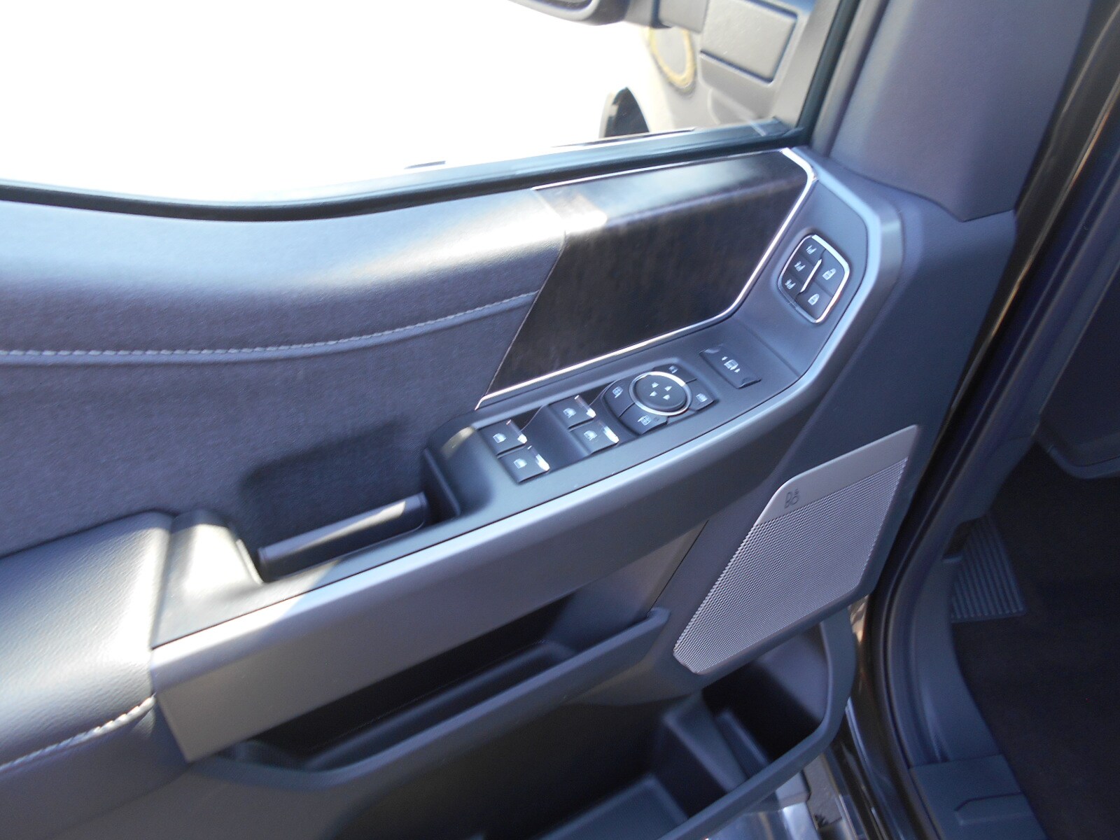 2025 Ford F-250 Lariat photo 4