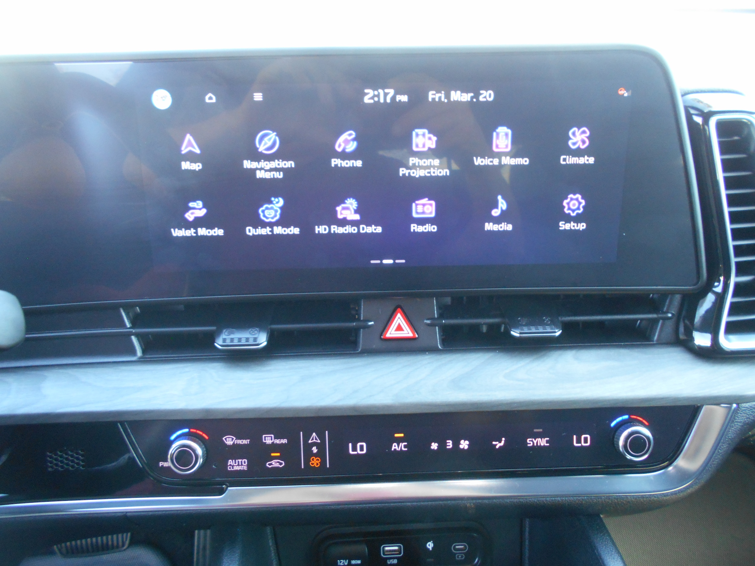 2025 Kia Sportage photo 3