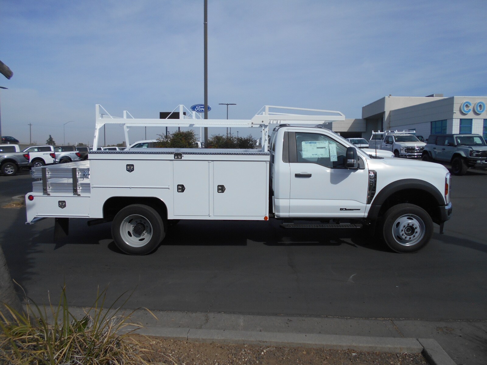 2024 Ford F-550 photo 2