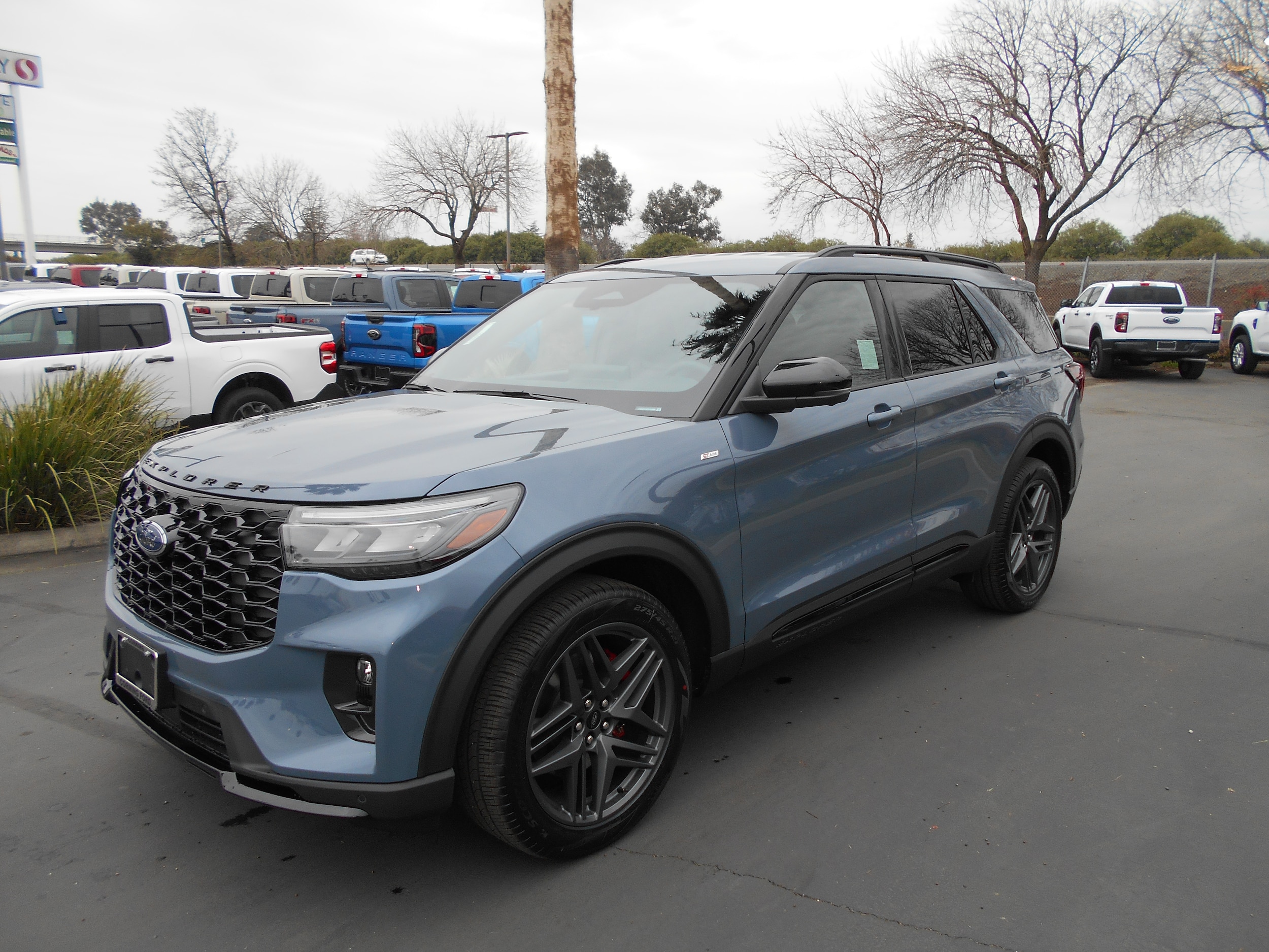 2026 Ford Explorer ST-LINE's photo