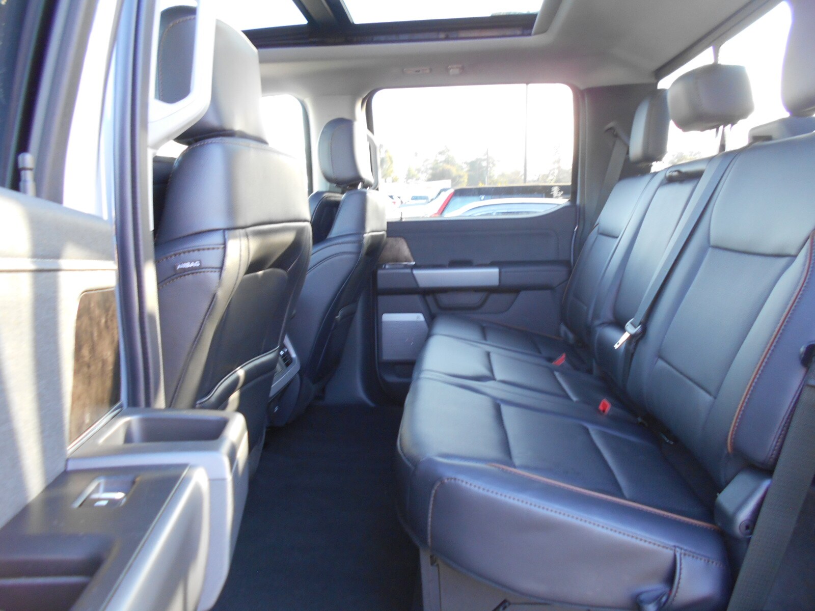 2025 Ford F-250 Lariat photo 4