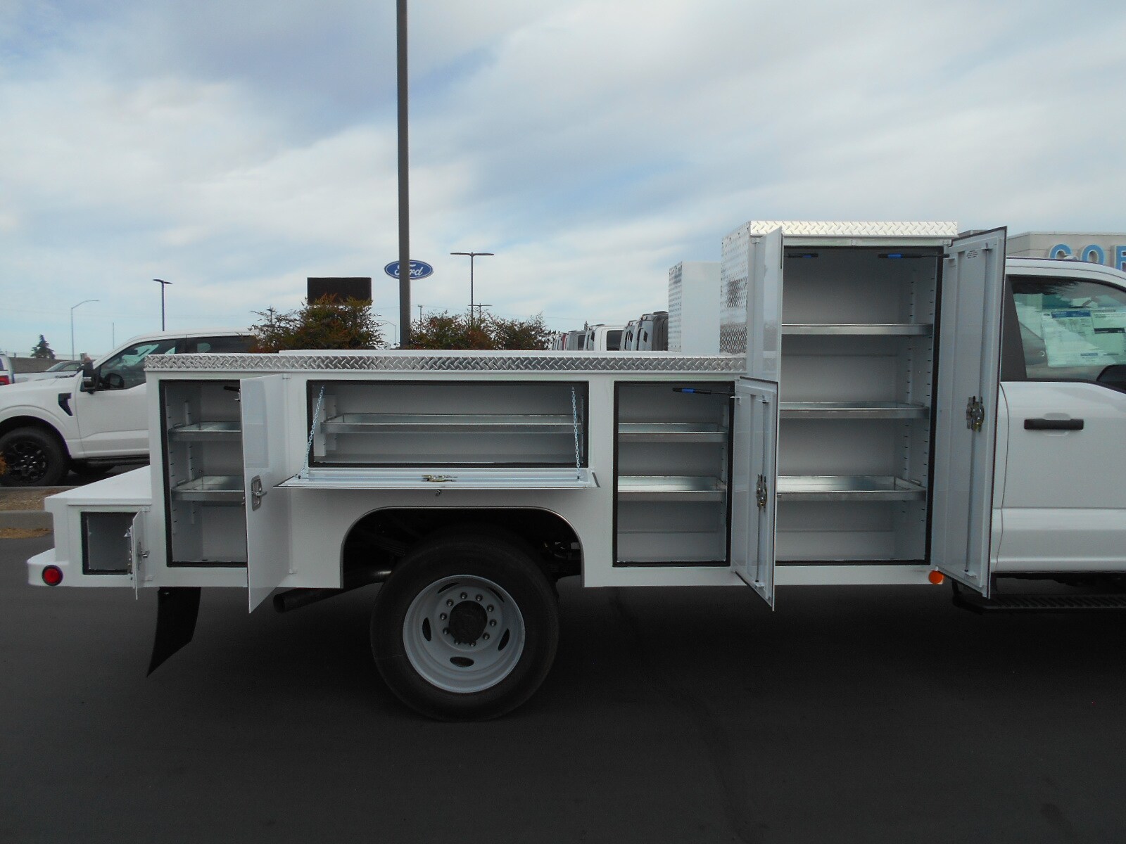 2024 Ford F-450 photo 4