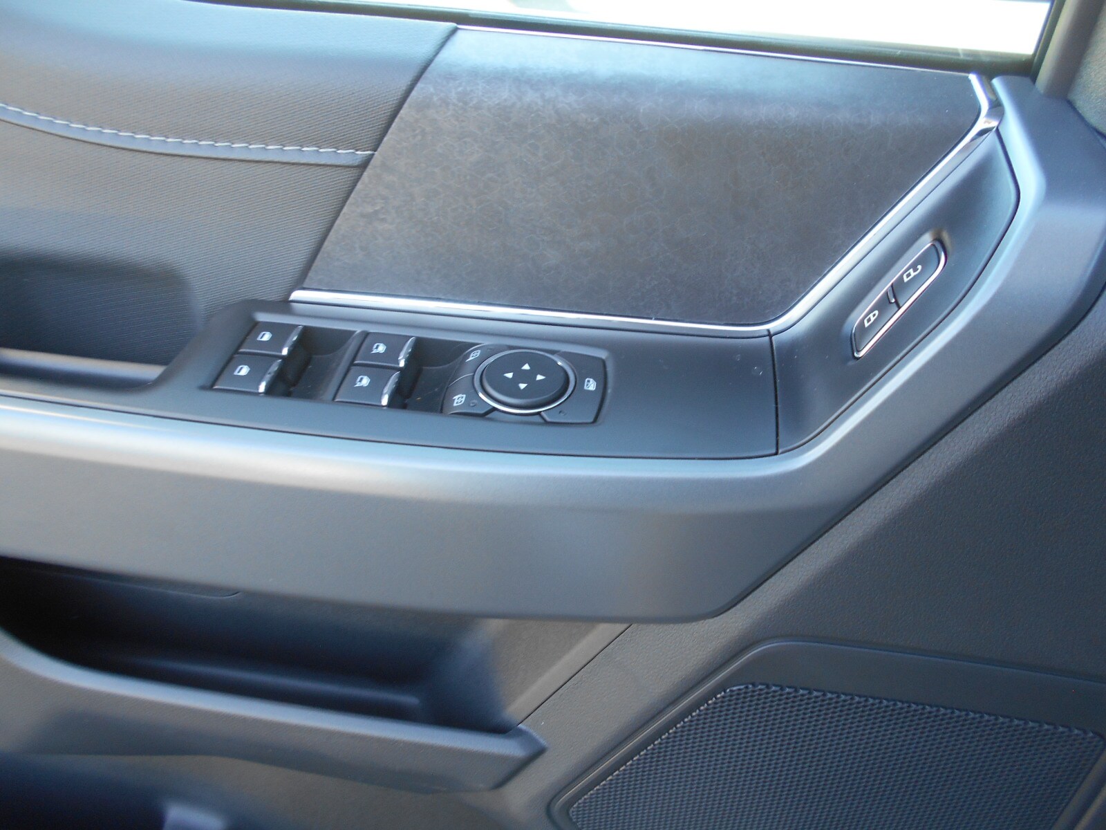 2025 Ford F-150 XLT photo 4