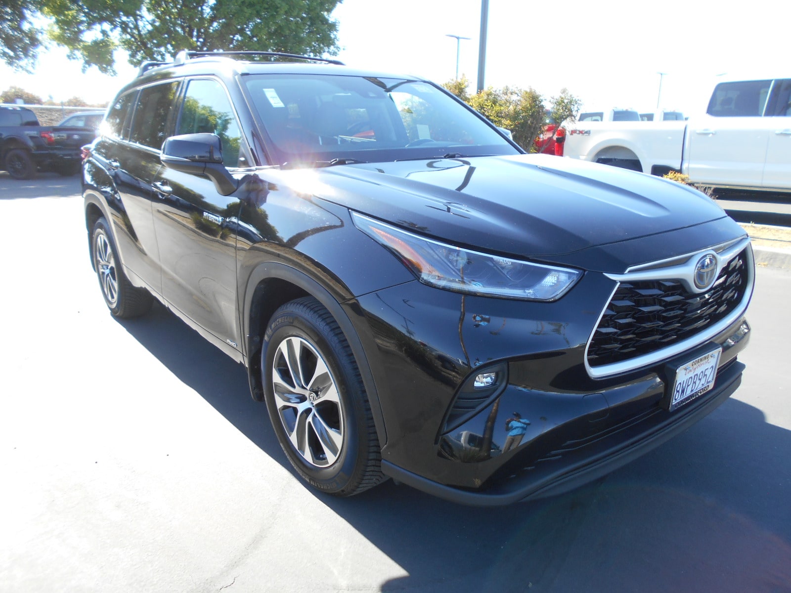 Used 2021 Toyota Highlander XLE with VIN 5TDHBRCH3MS527889 for sale in Corning, CA